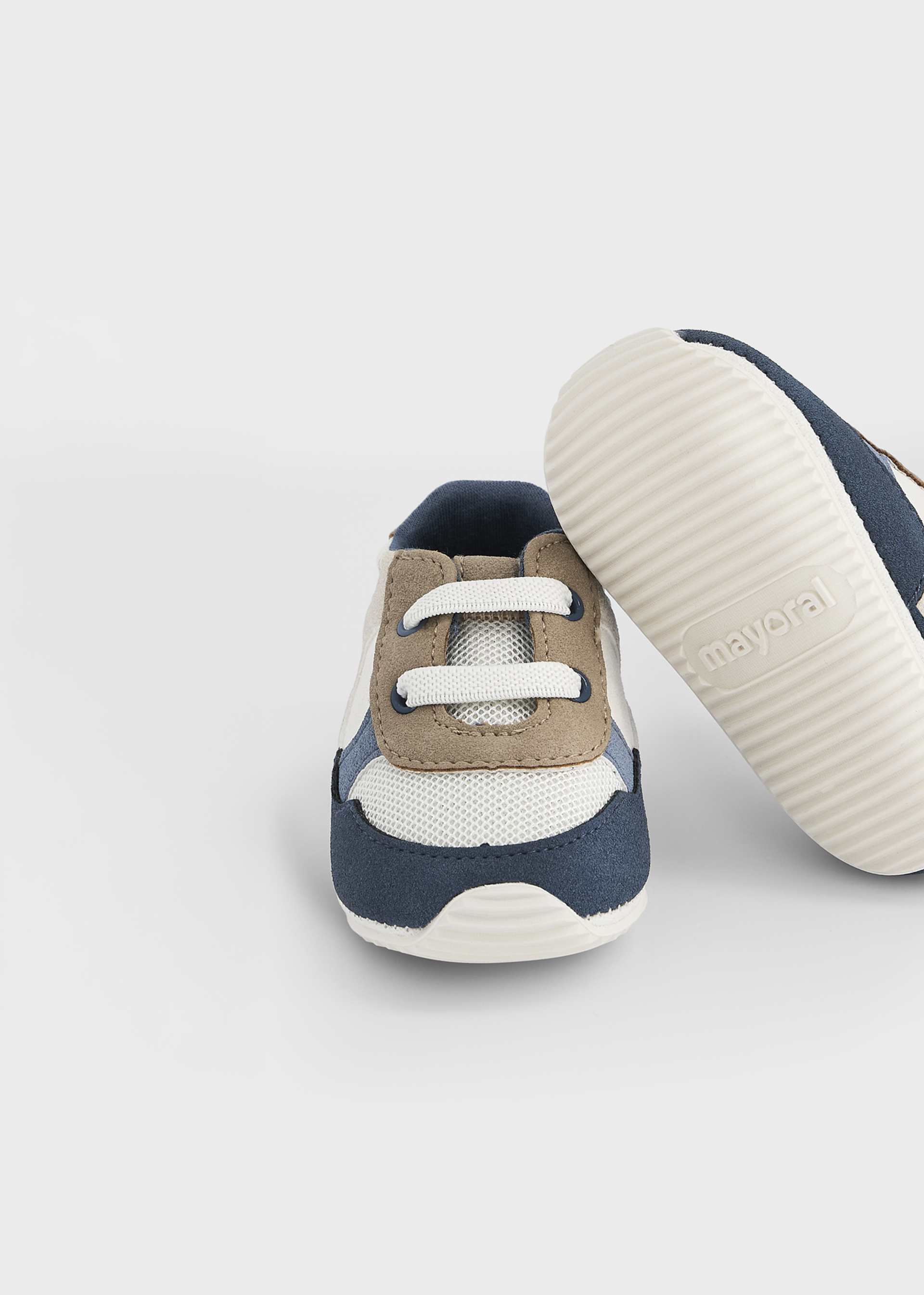 Buty sportowe dla noworodka