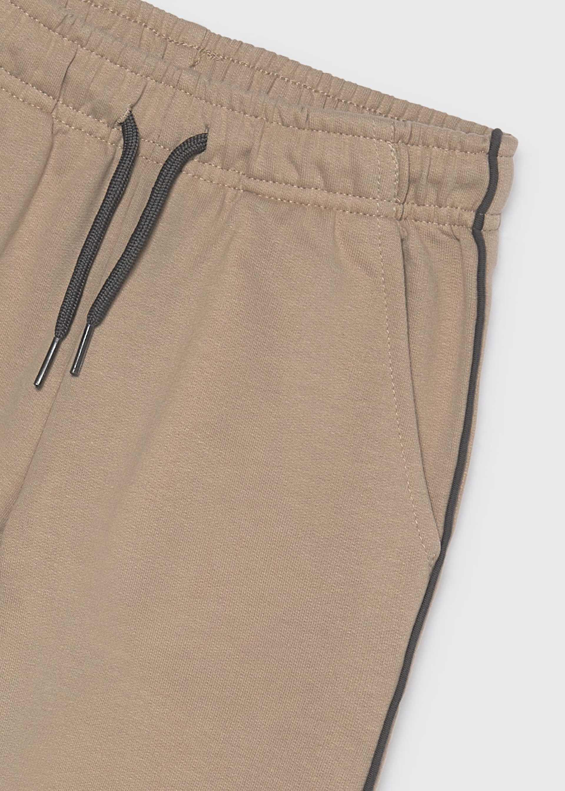 Анцуг момче