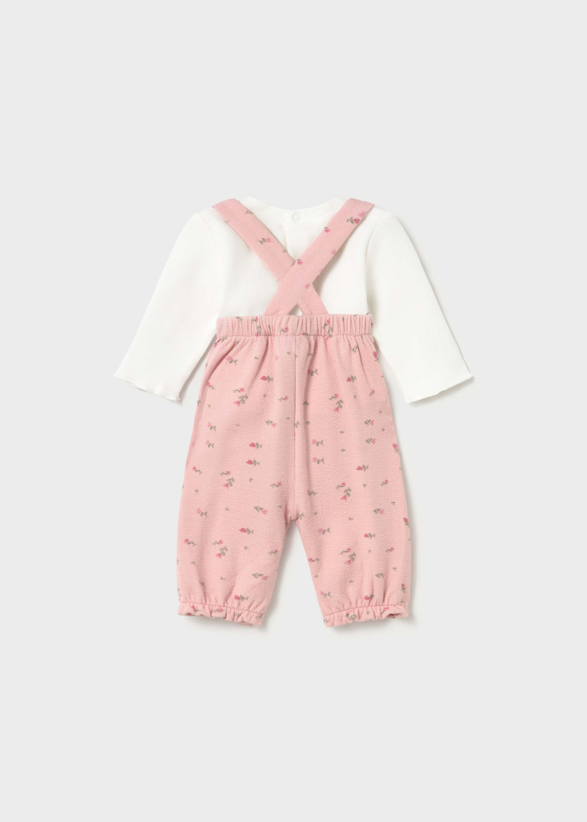 Ensemble salopette imprimée et pull nouveau-né