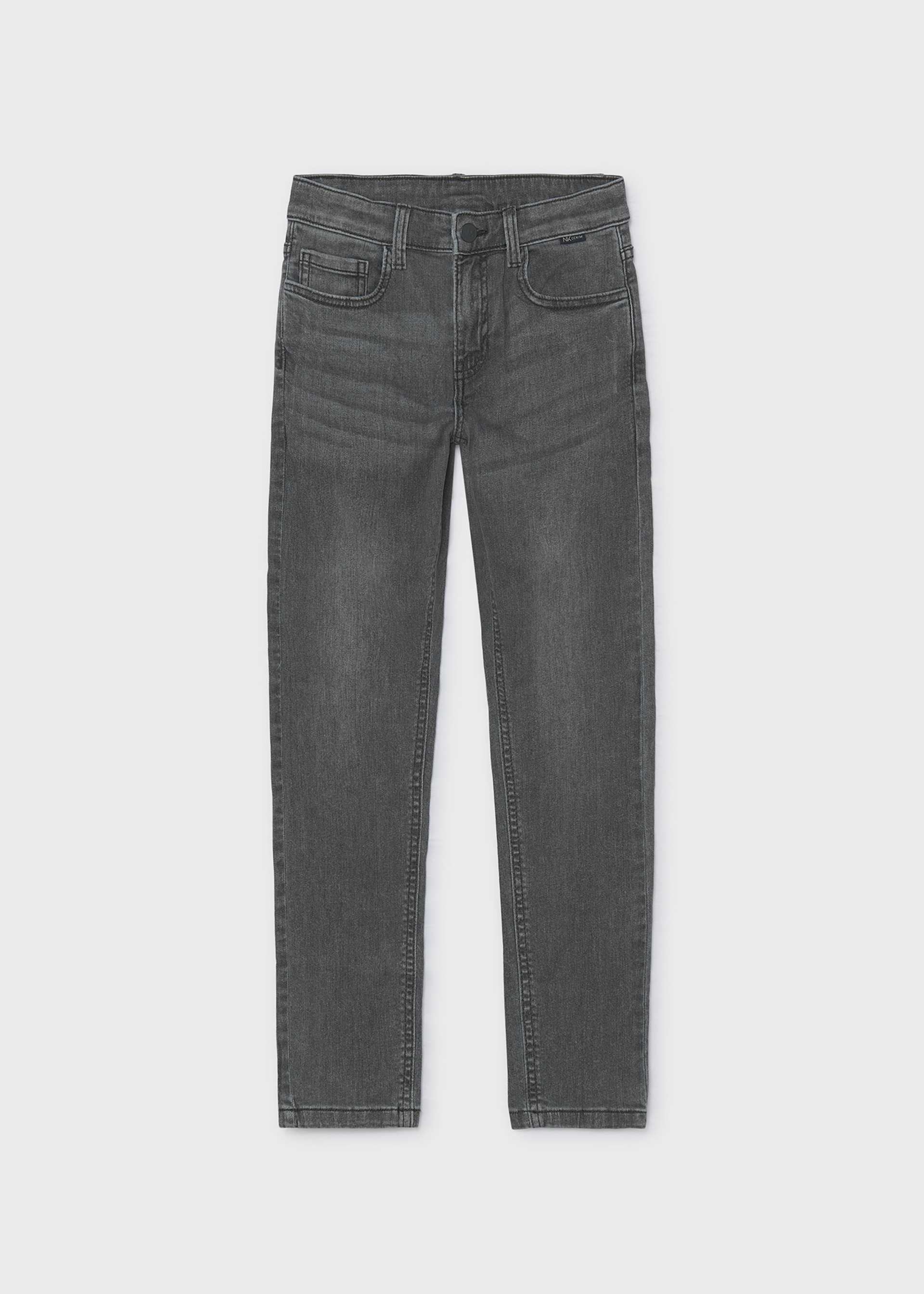 Pantalón de mezclilla básico slim fit chico