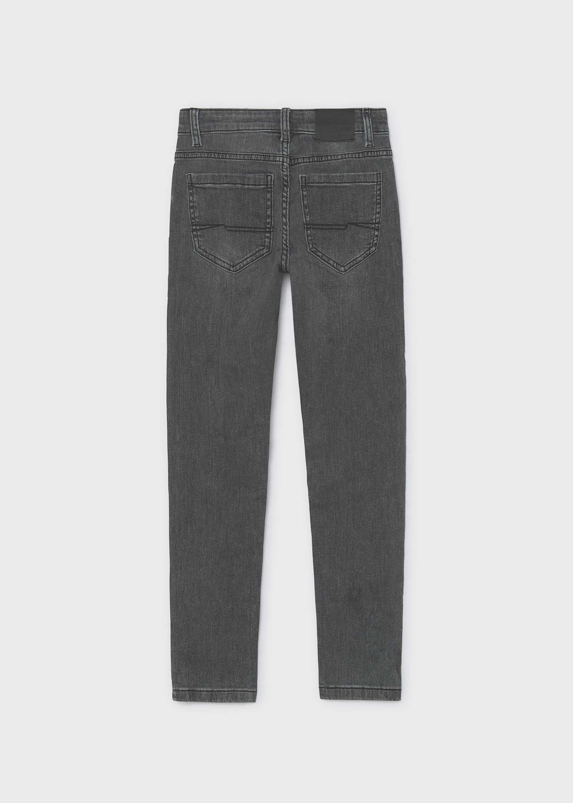 Pantalón de mezclilla básico slim fit chico