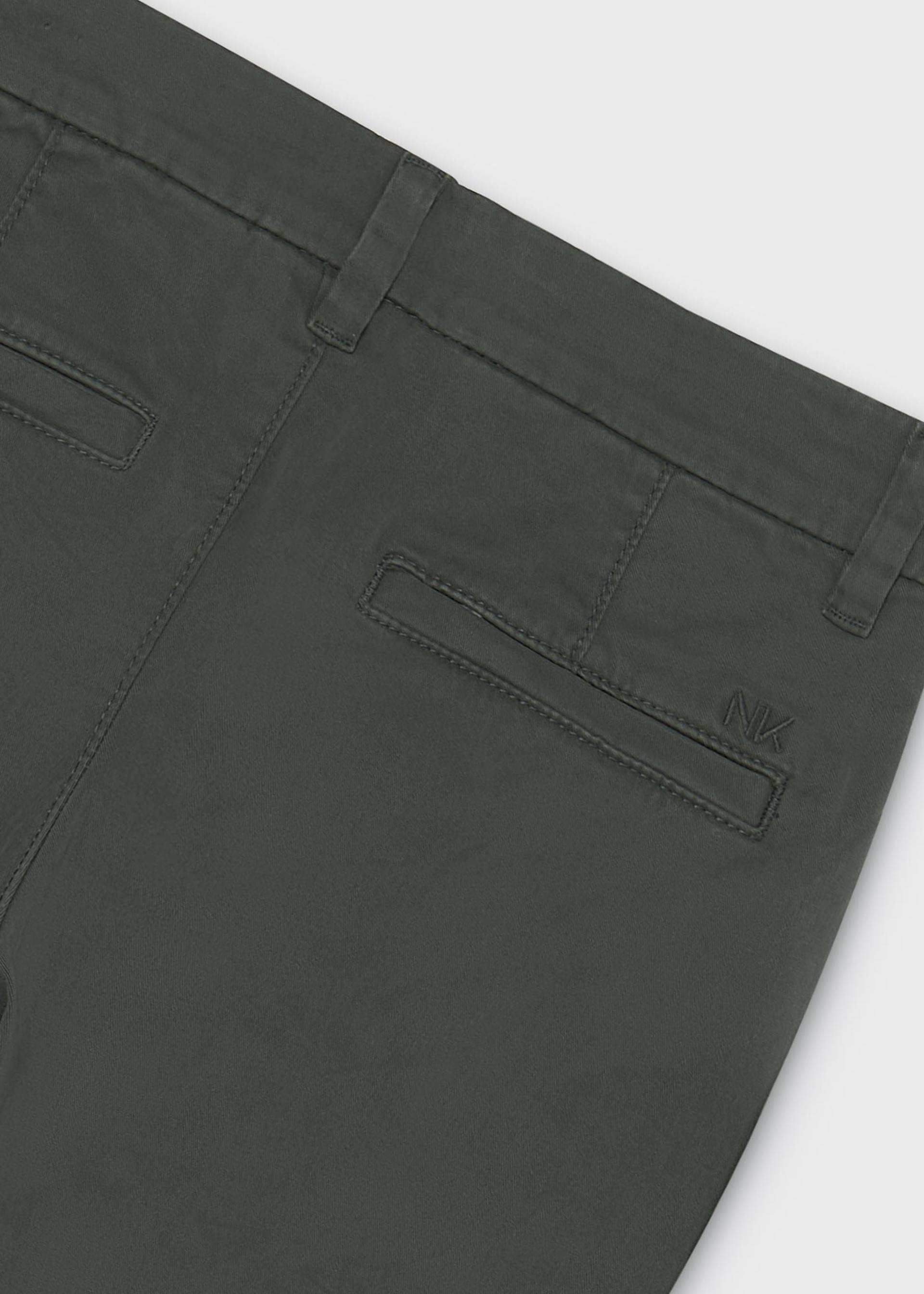 Pantalón básico chino chico