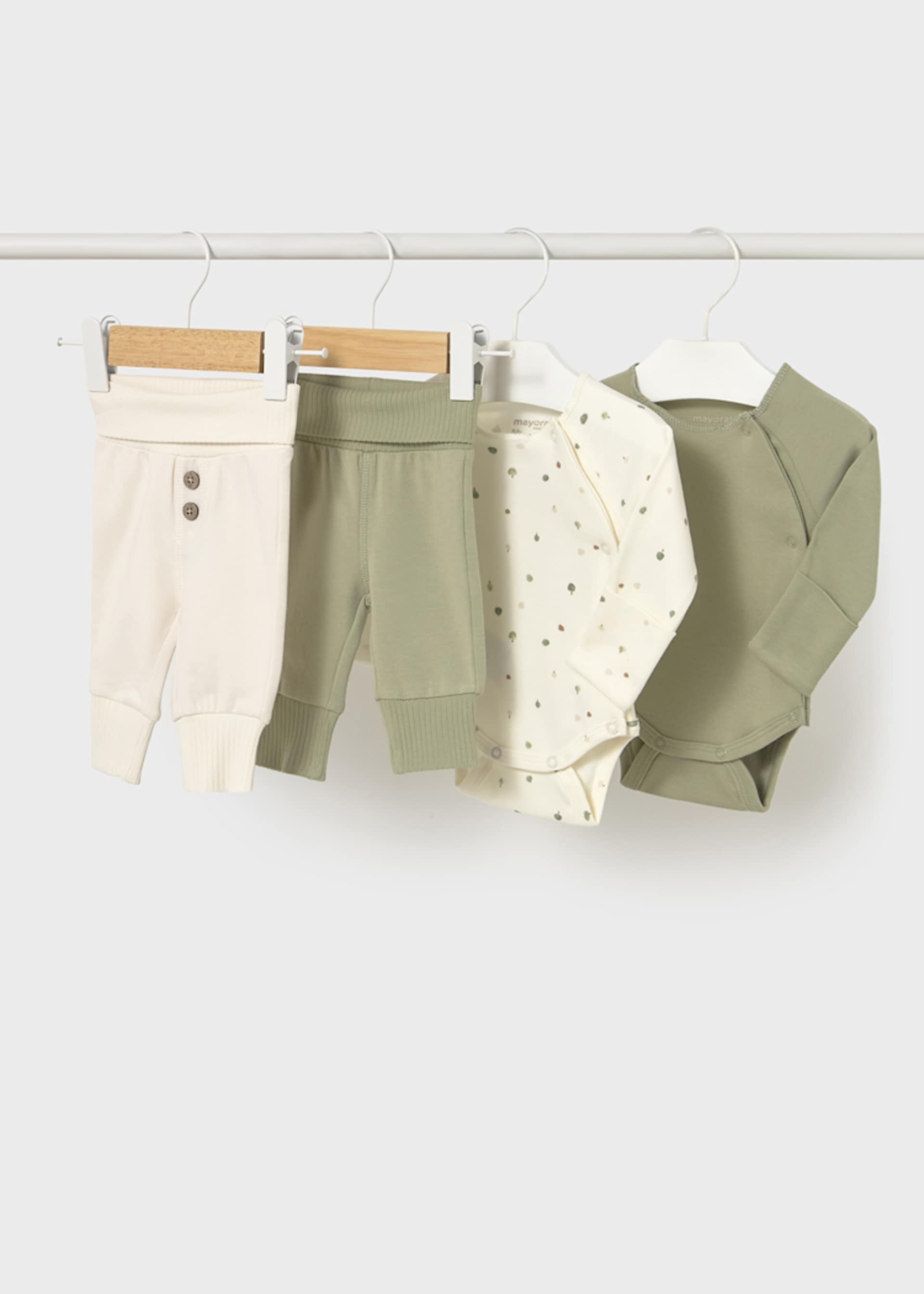 Ensemble 4 pièces nouveau-né