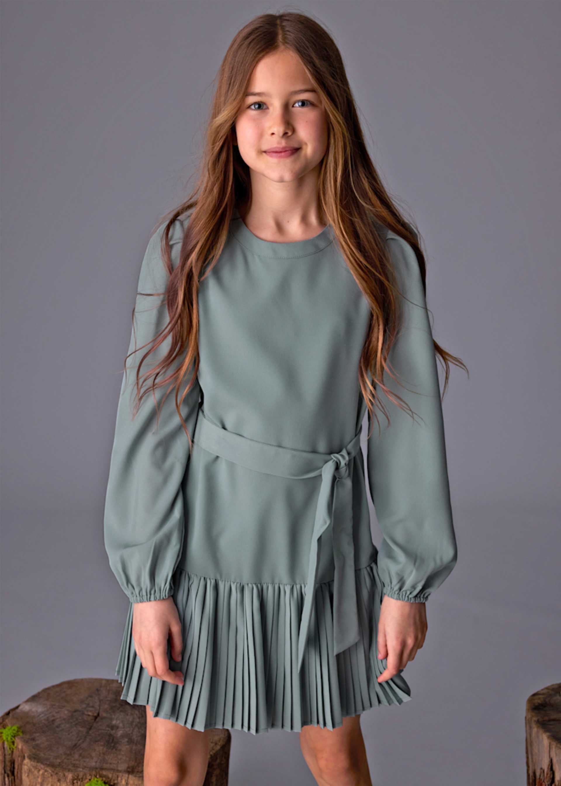 Rochie cu pliuri fata Rochie cu pliuri fata