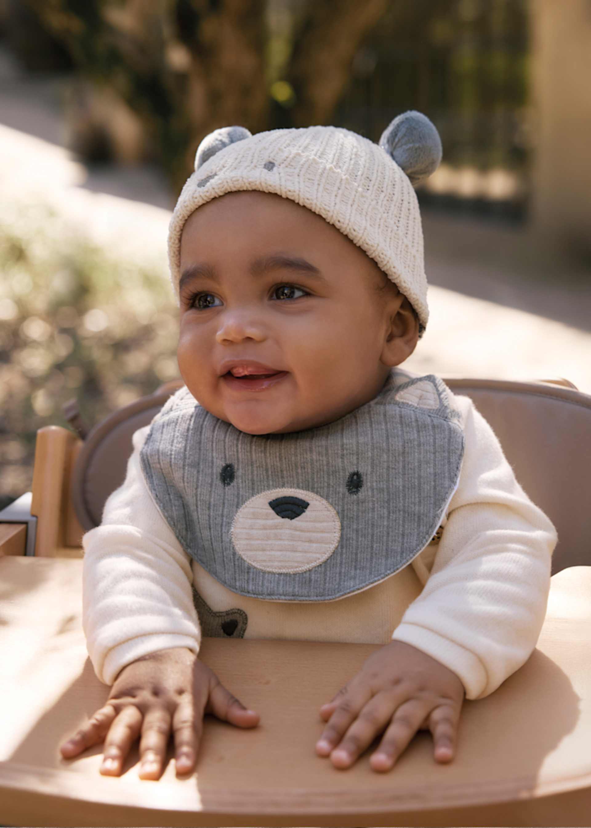 Сет 2 непромокаеми лигавника с апликации за бебе Сет 2 непромокаеми лигавника с апликации за бебе