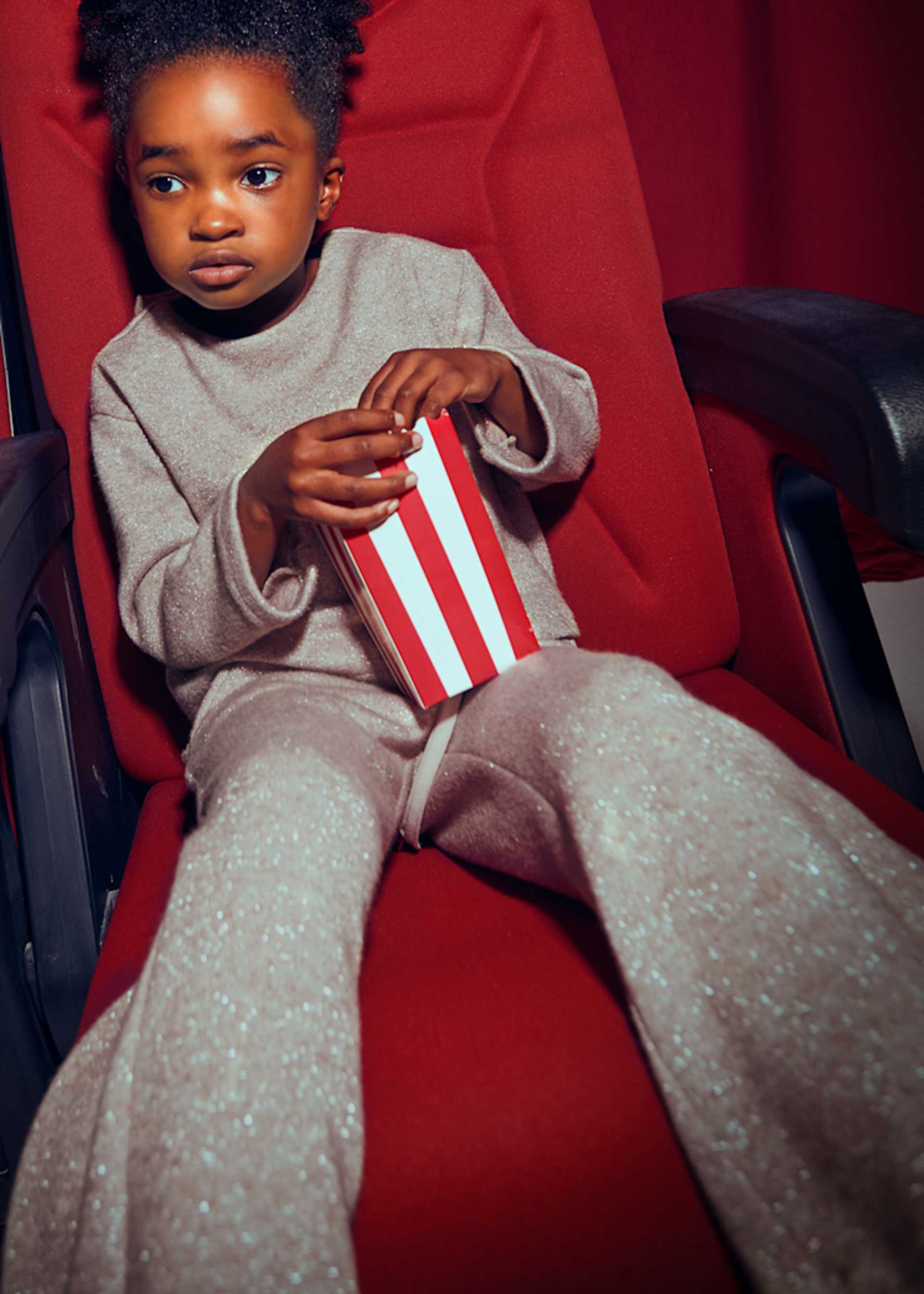 Komplet ze spodniami i swetrem dla dziewczynki