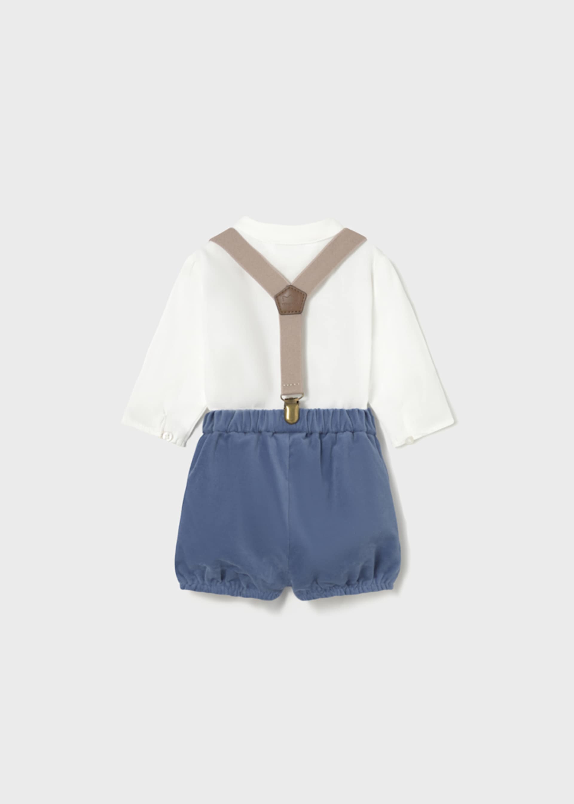 Ensemble short avec bretelles et chemise nouveau-né