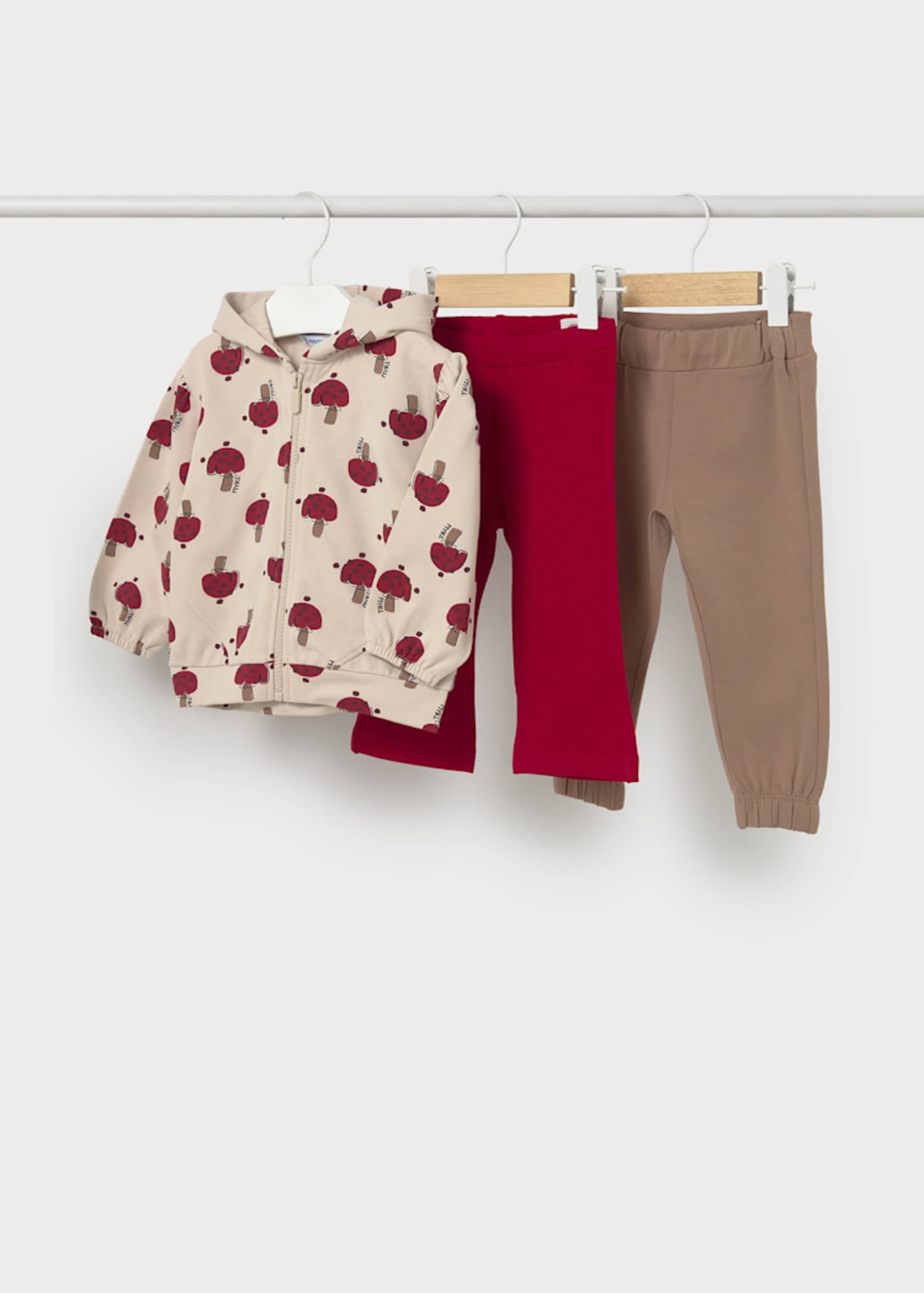 Trening bebe cu 2 perechi pantaloni Trening bebe cu 2 perechi pantaloni