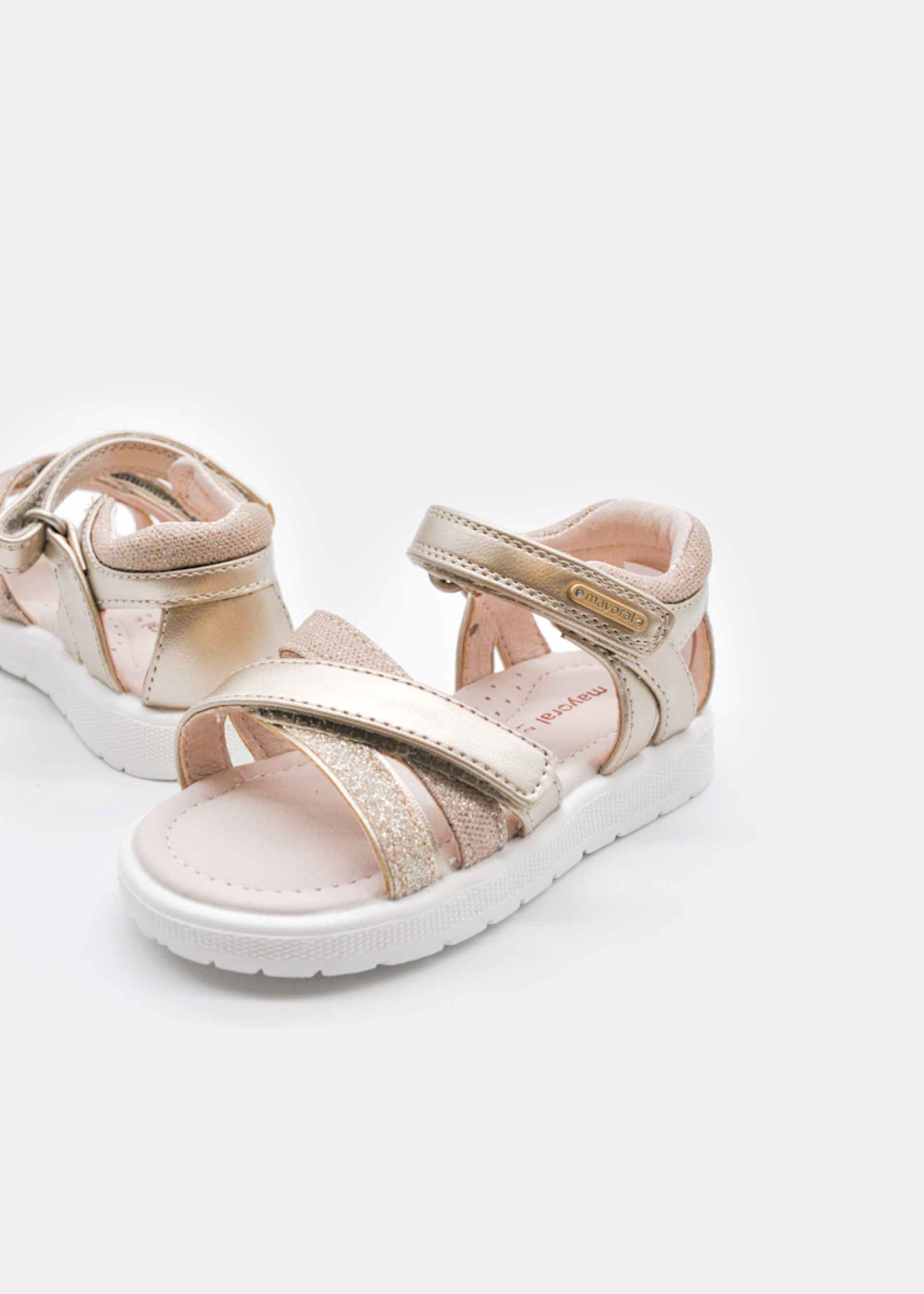 Baby sandals with Velcro straps