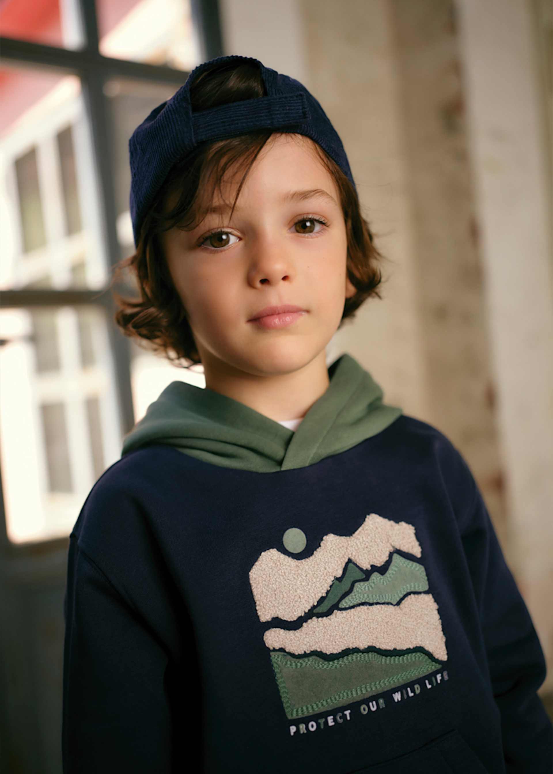 Bluza z kapturem z aplikacją dla chłopca