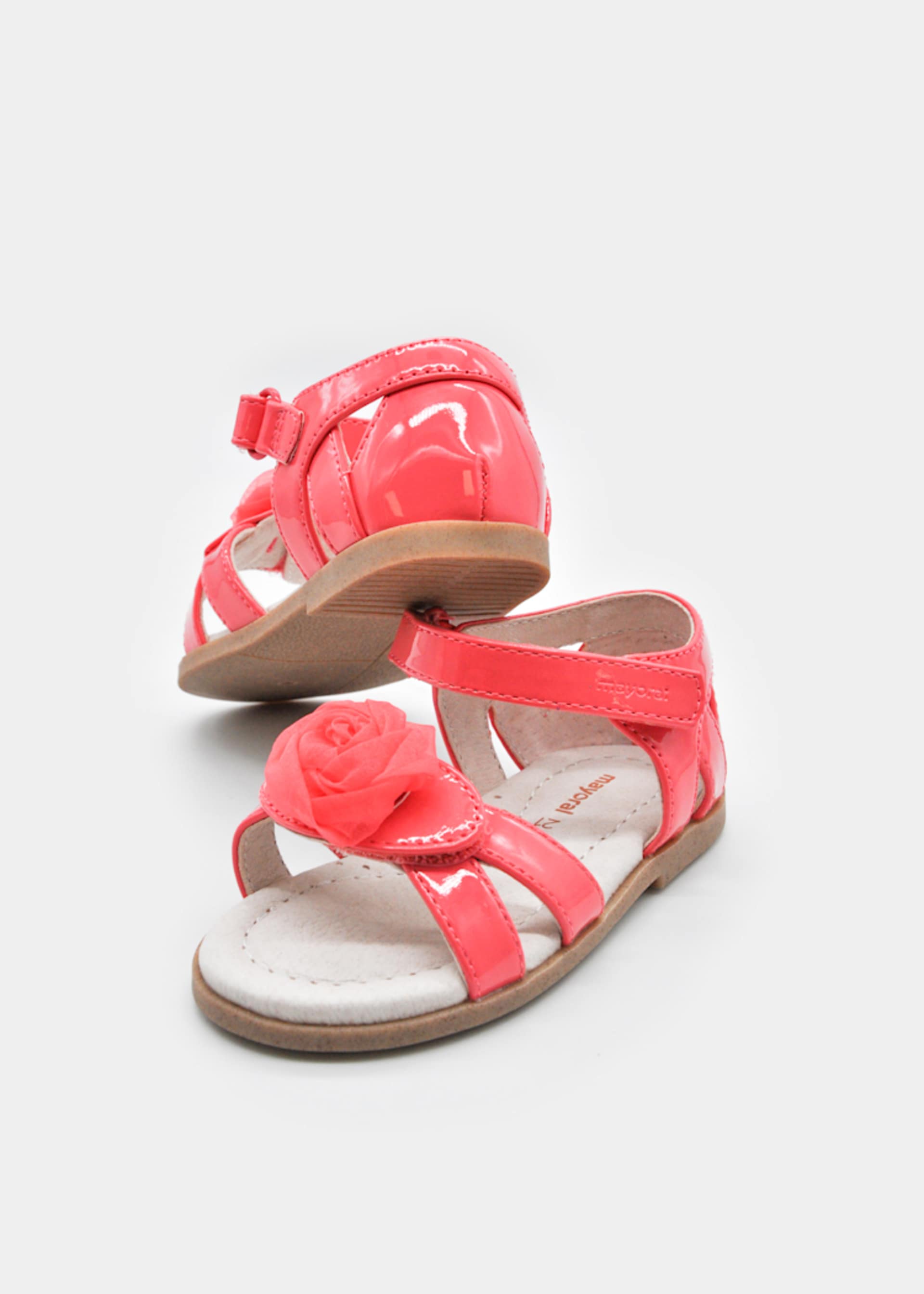 Sandales en vernis à fleurs bébé