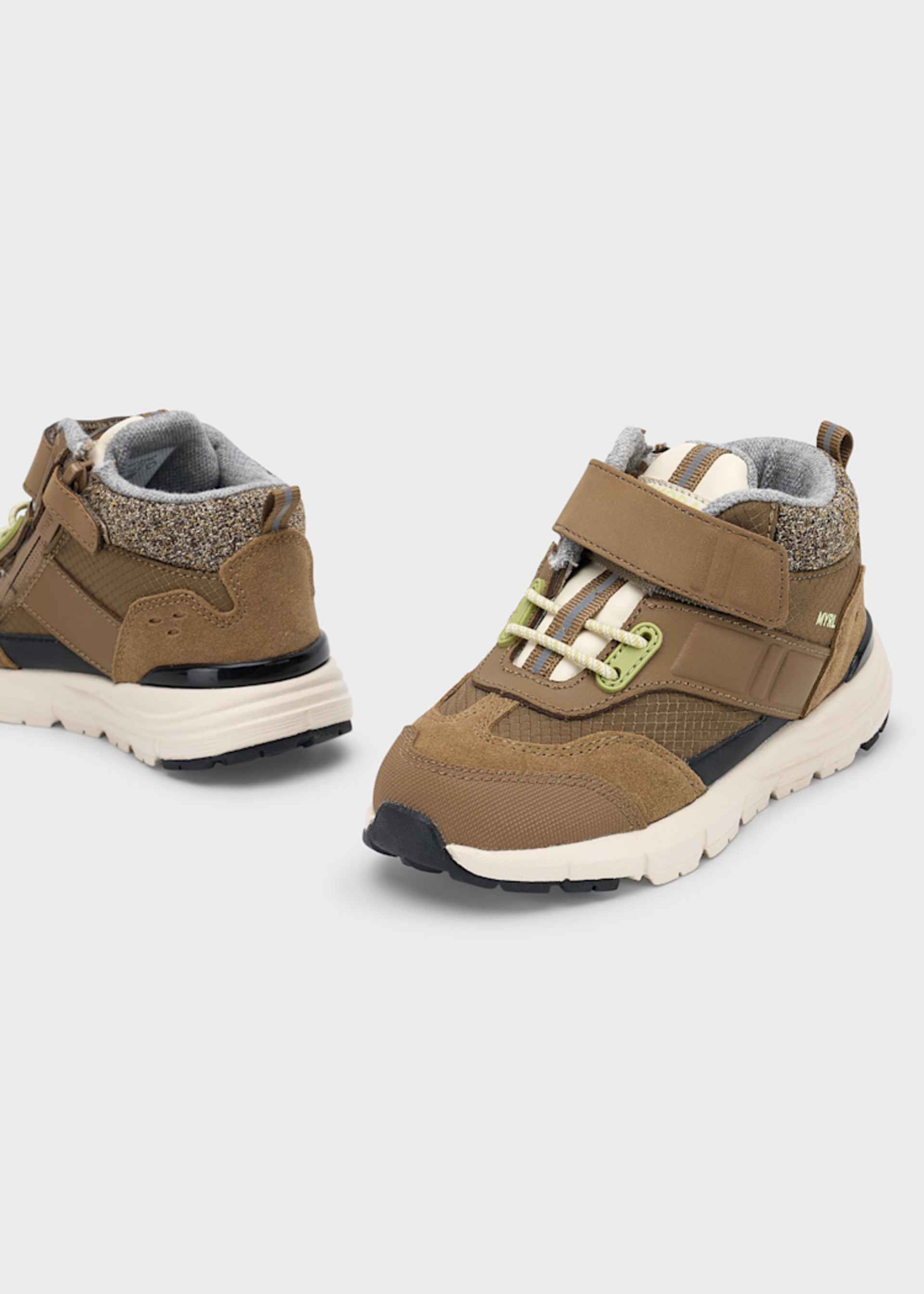 Botins leves multifuncional menino