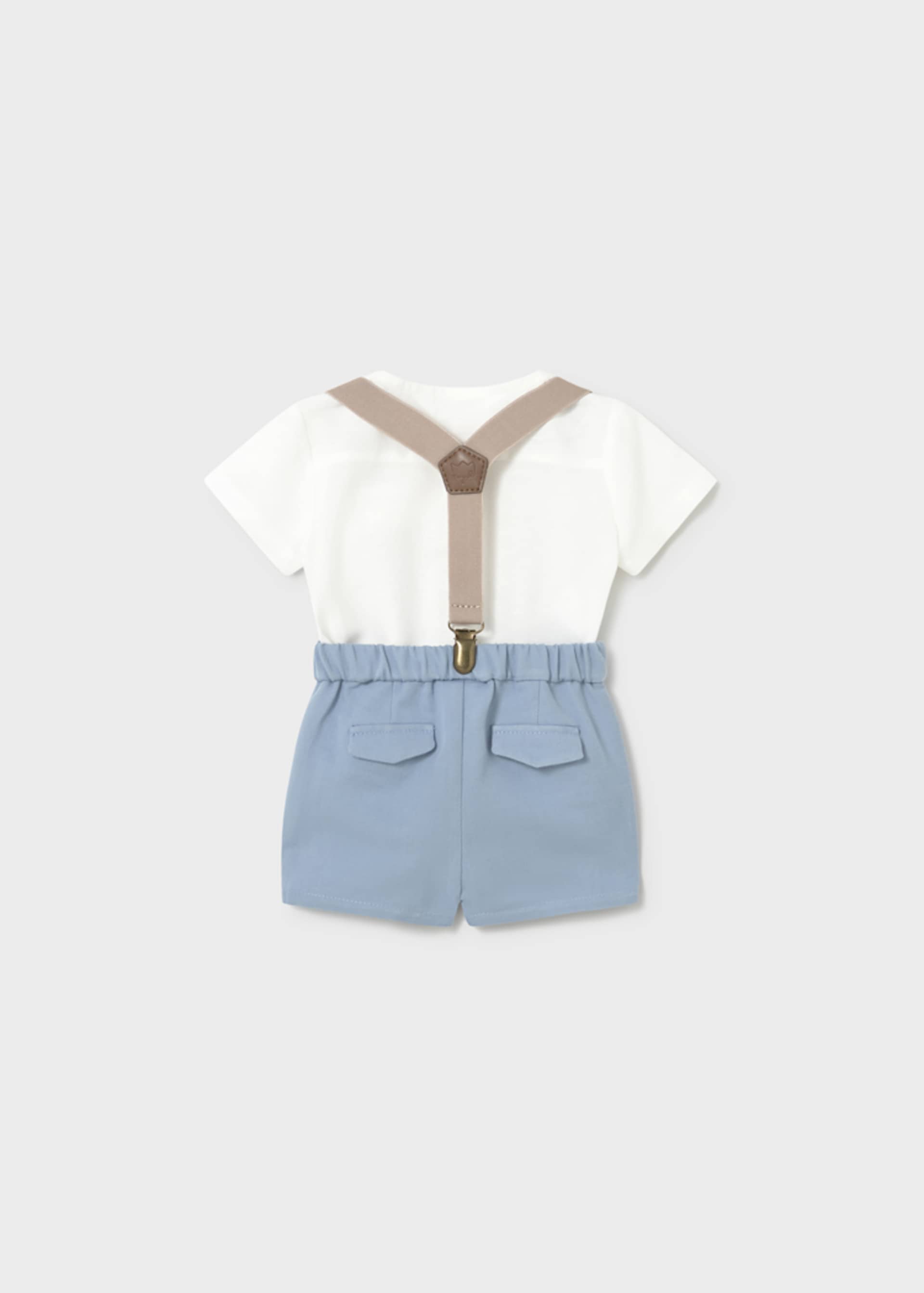 Ensemble short à bretelles et t-shirt nouveau-né