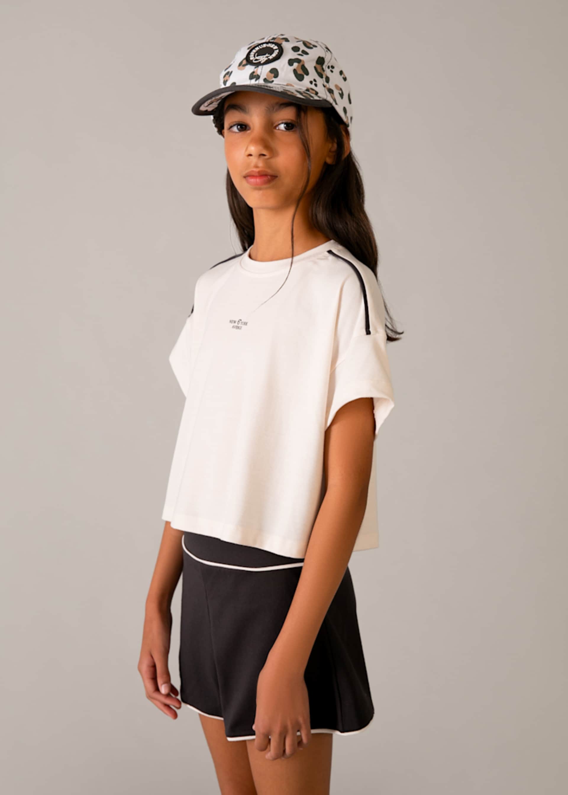 Conjunto pantalón corto y camiseta punto chica