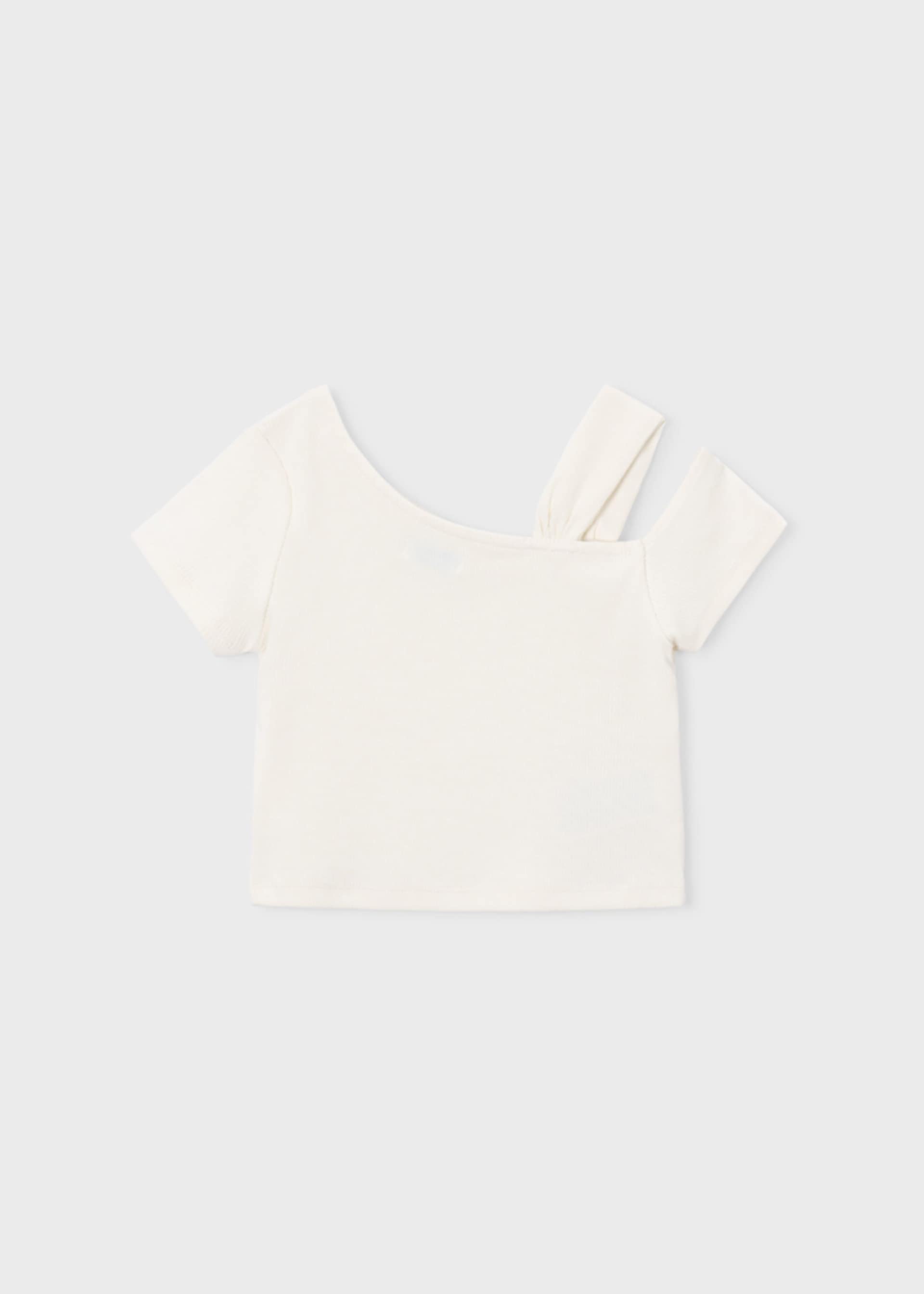 Asymmetric t-shirt girl