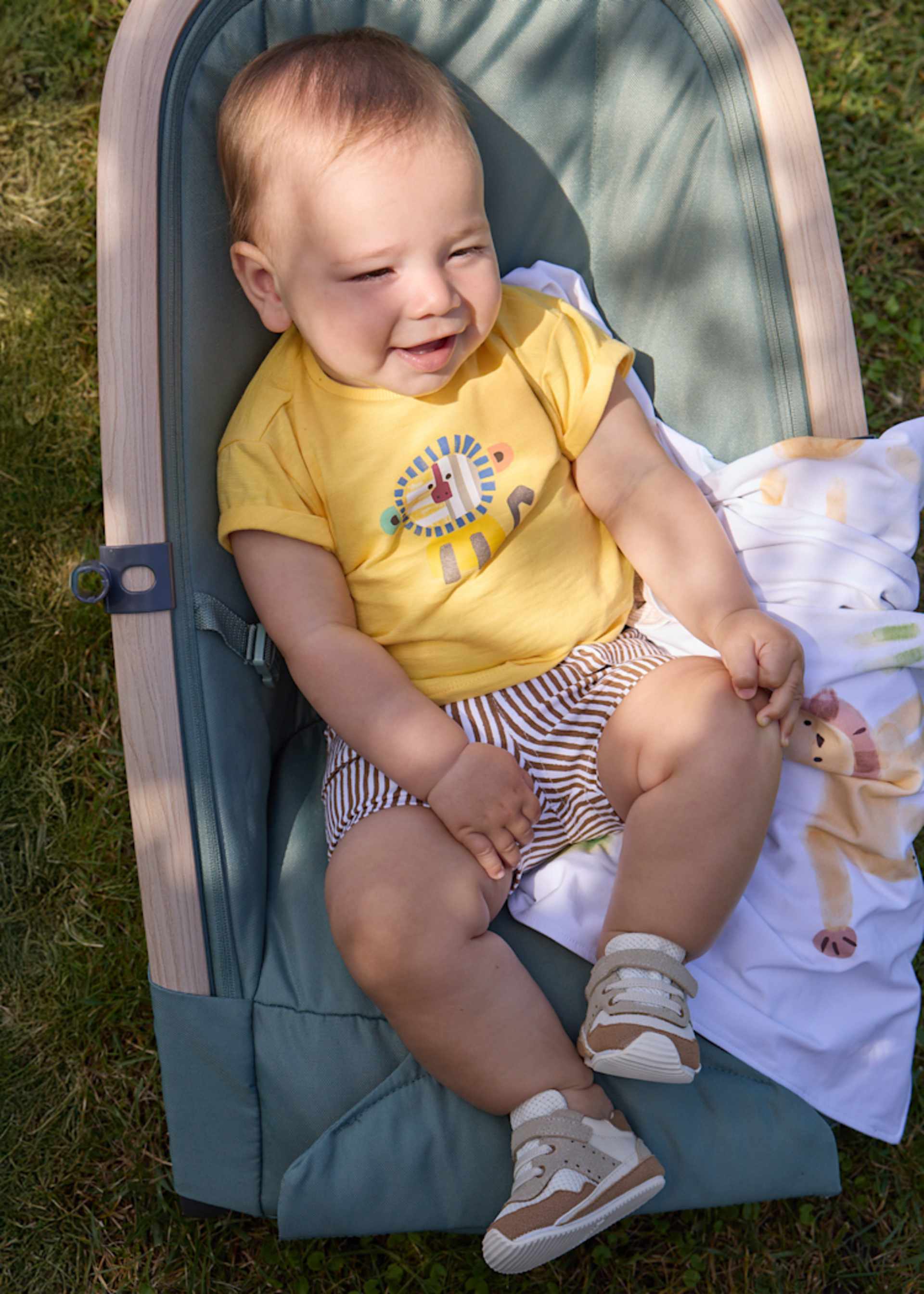 Ensemble short et t-shirt nouveau-né