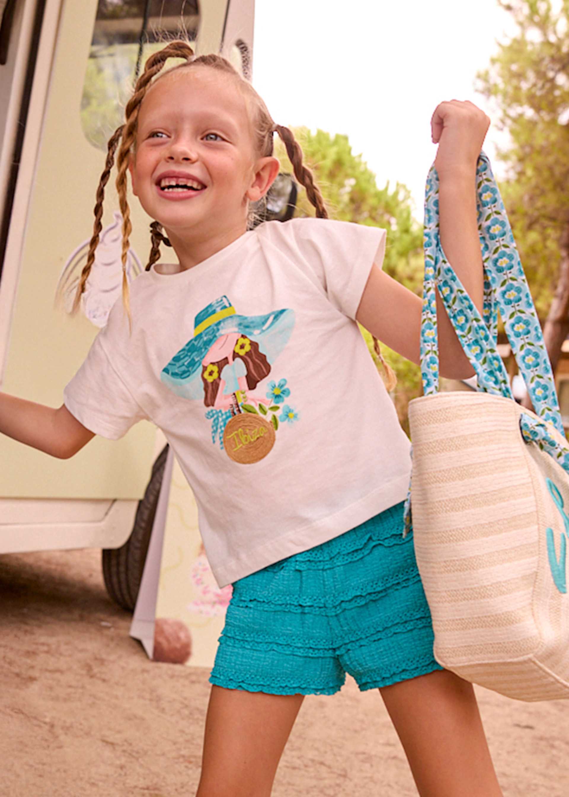 Set short cu volanase fetita