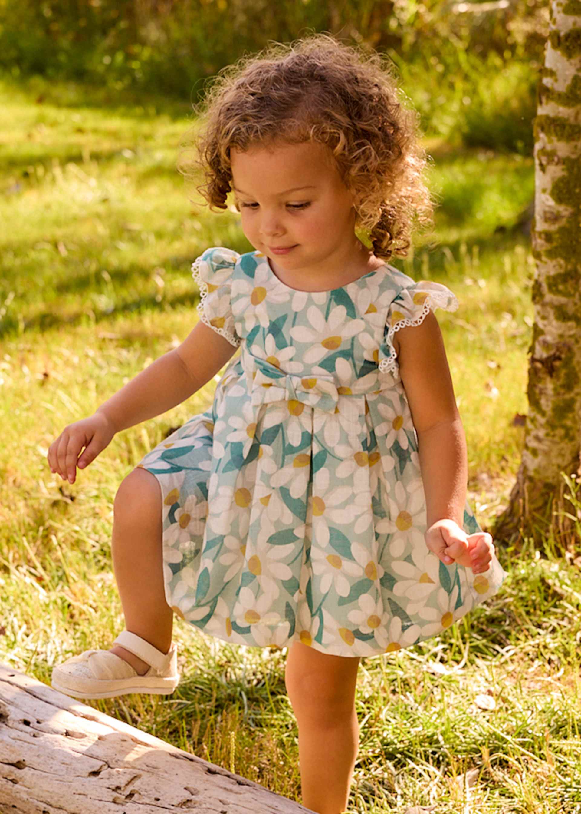 Vestido de ceremonia con holanes y estampado de flores bebé