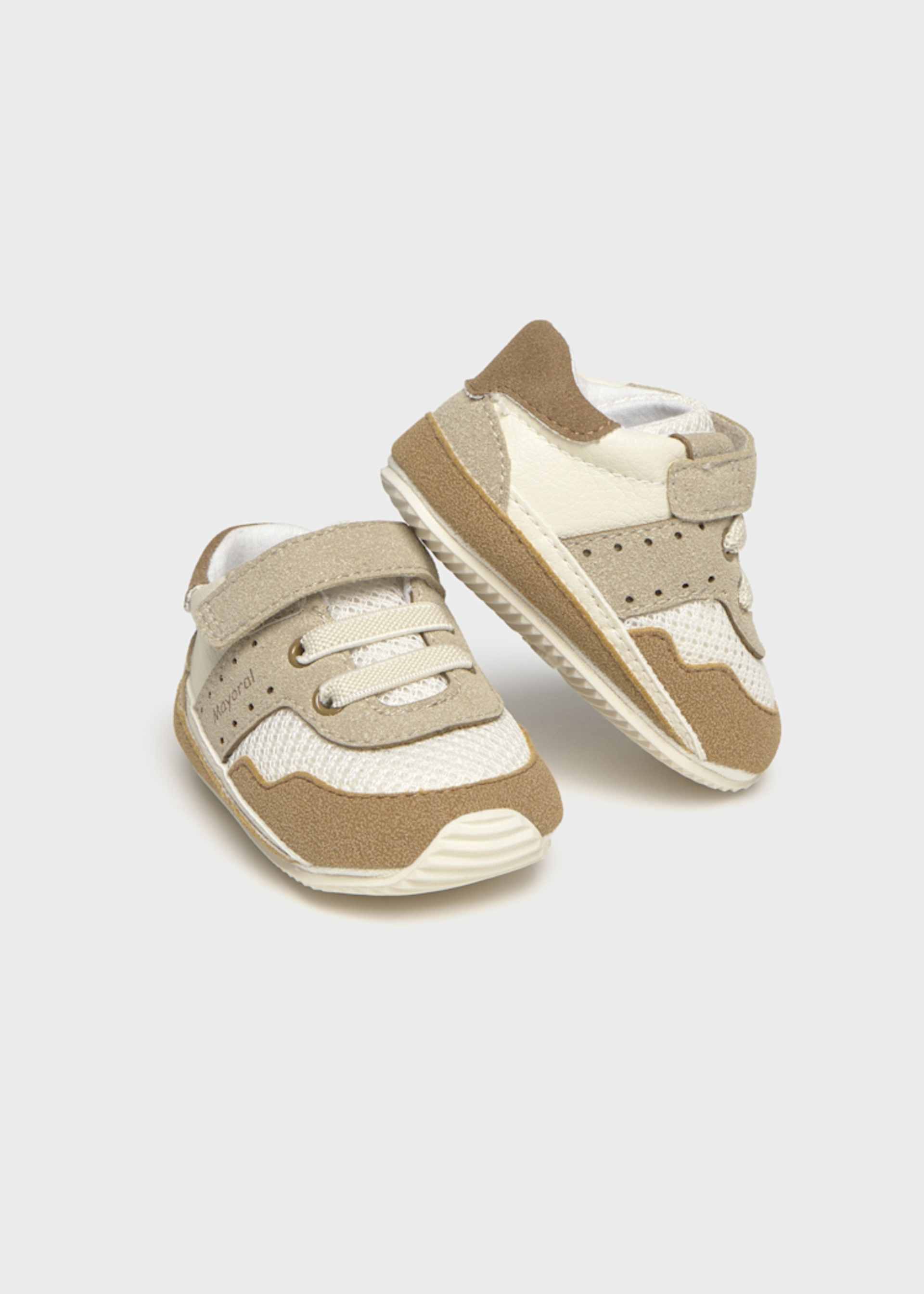 Buty sportowe dla noworodka