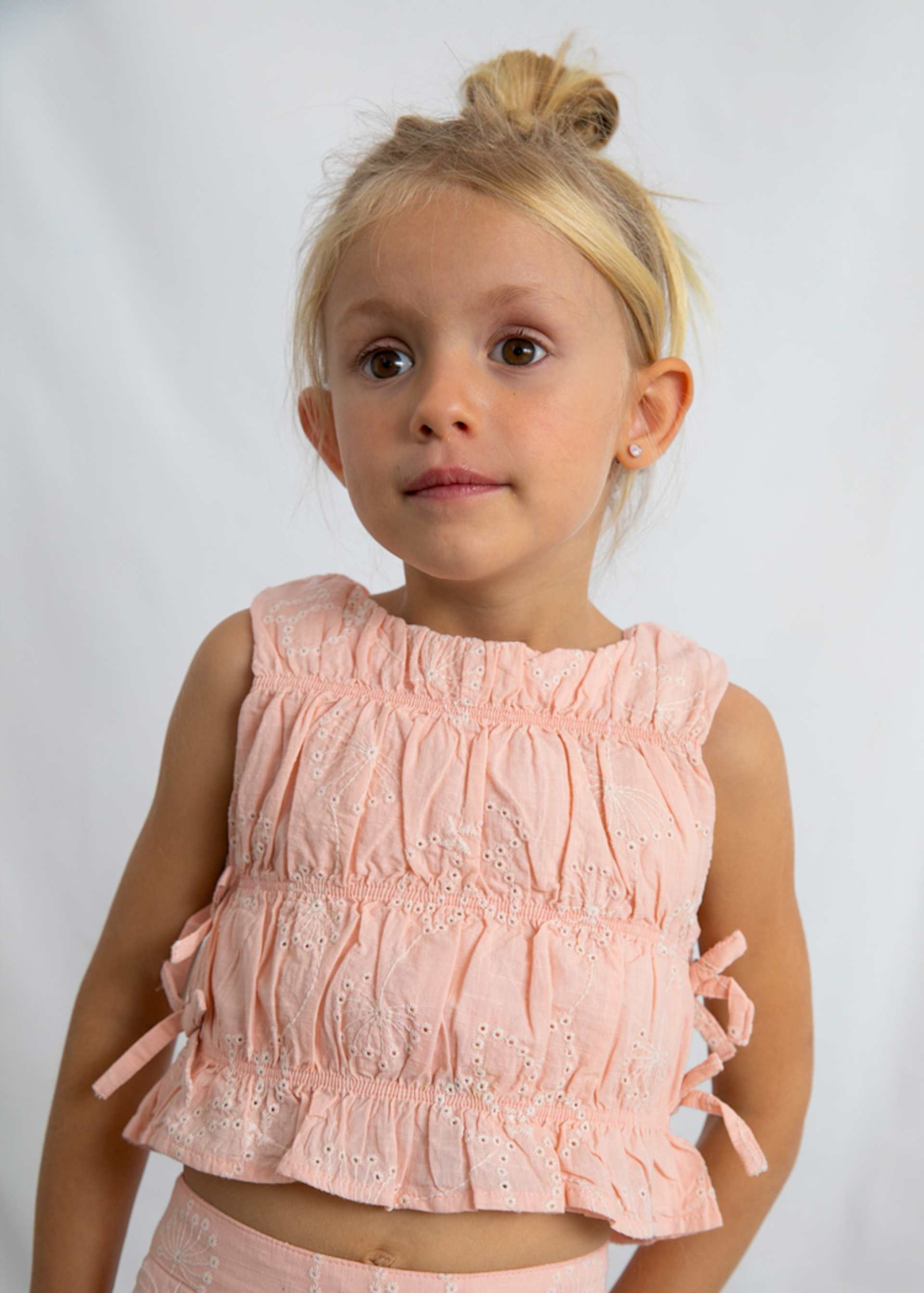 Conjunto pantalón largo y top fruncido para niña