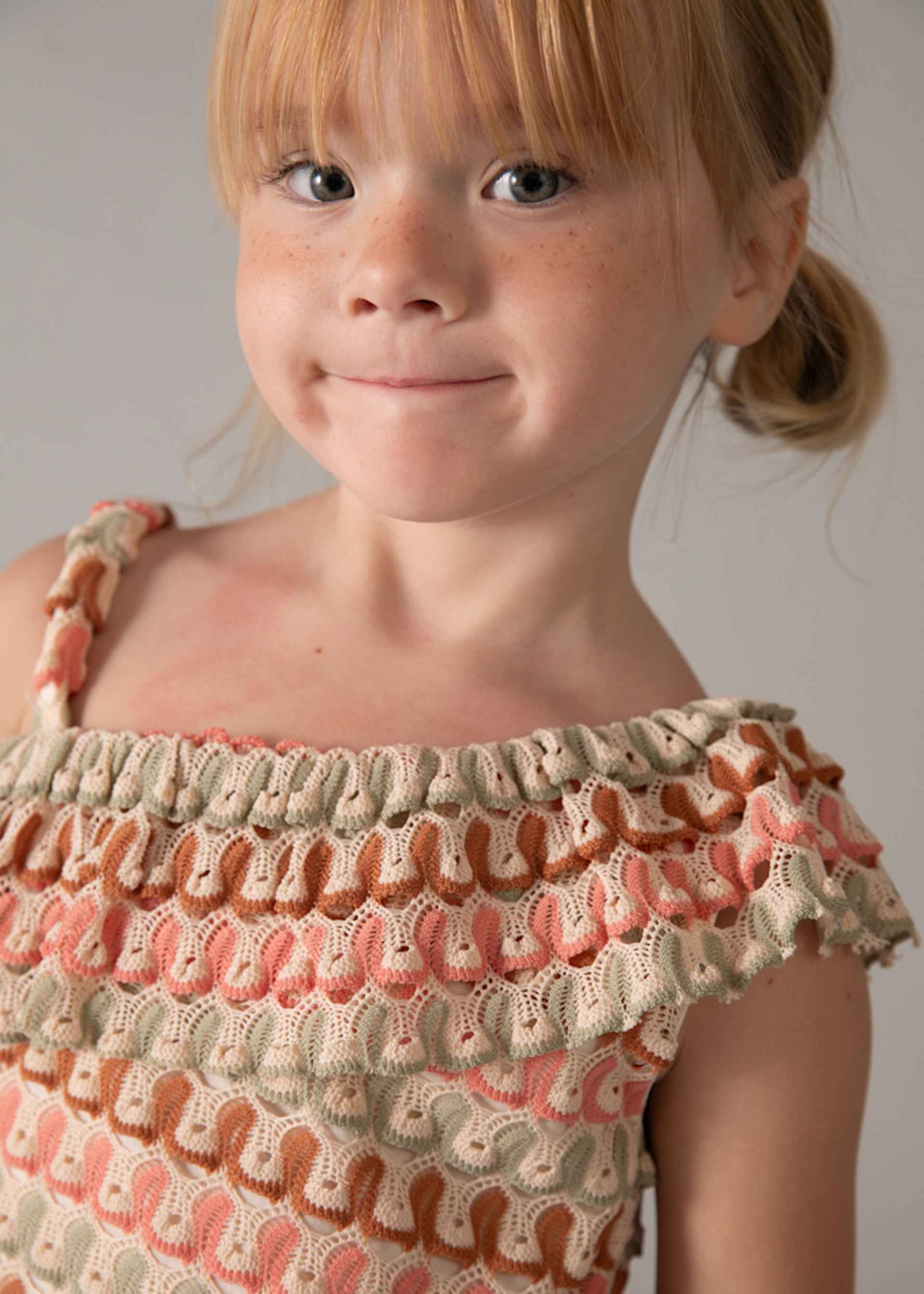 Conjunto short y top asimétrico niña Conjunto short y top asimétrico niña