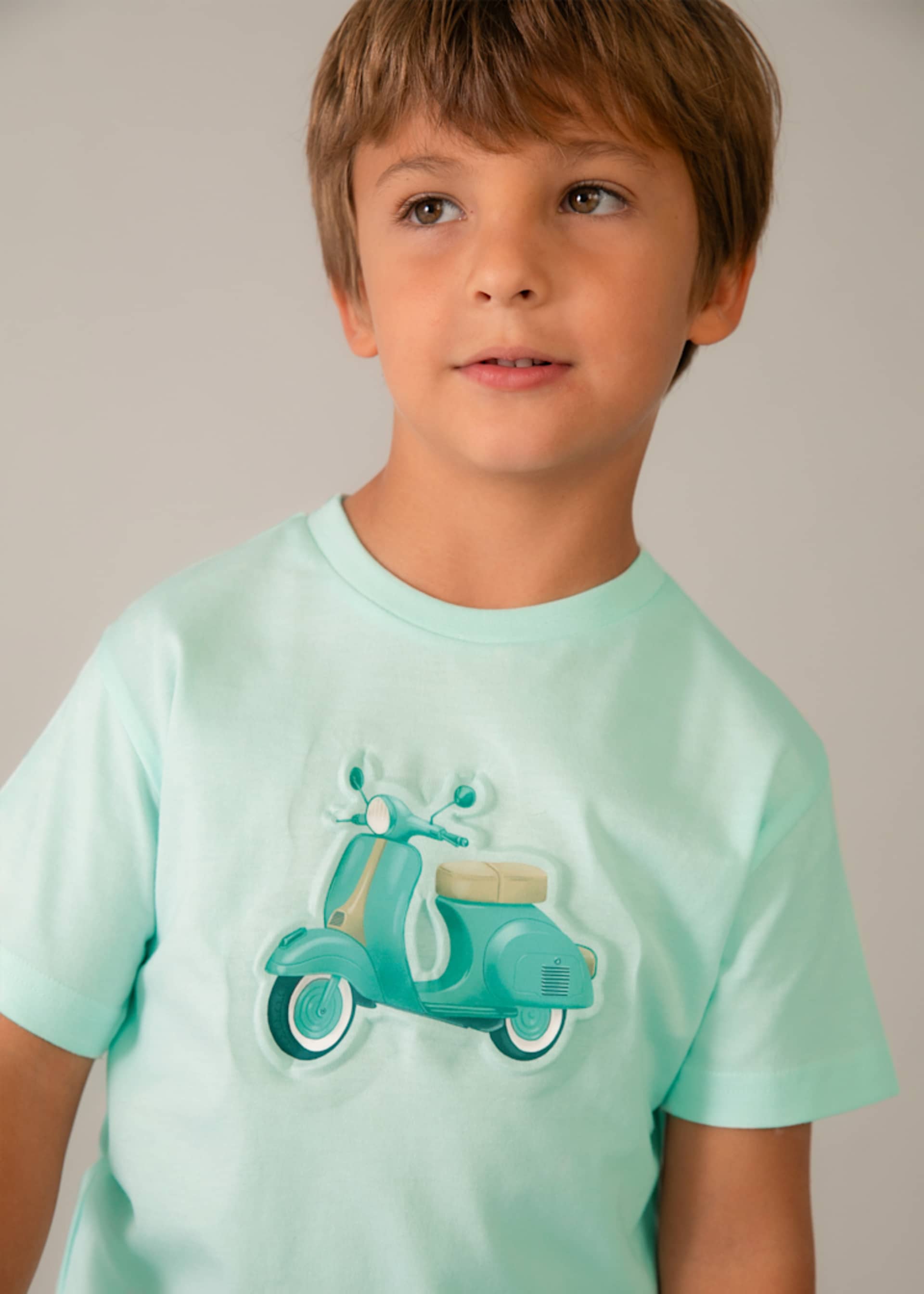 Camiseta con moto relieve niño