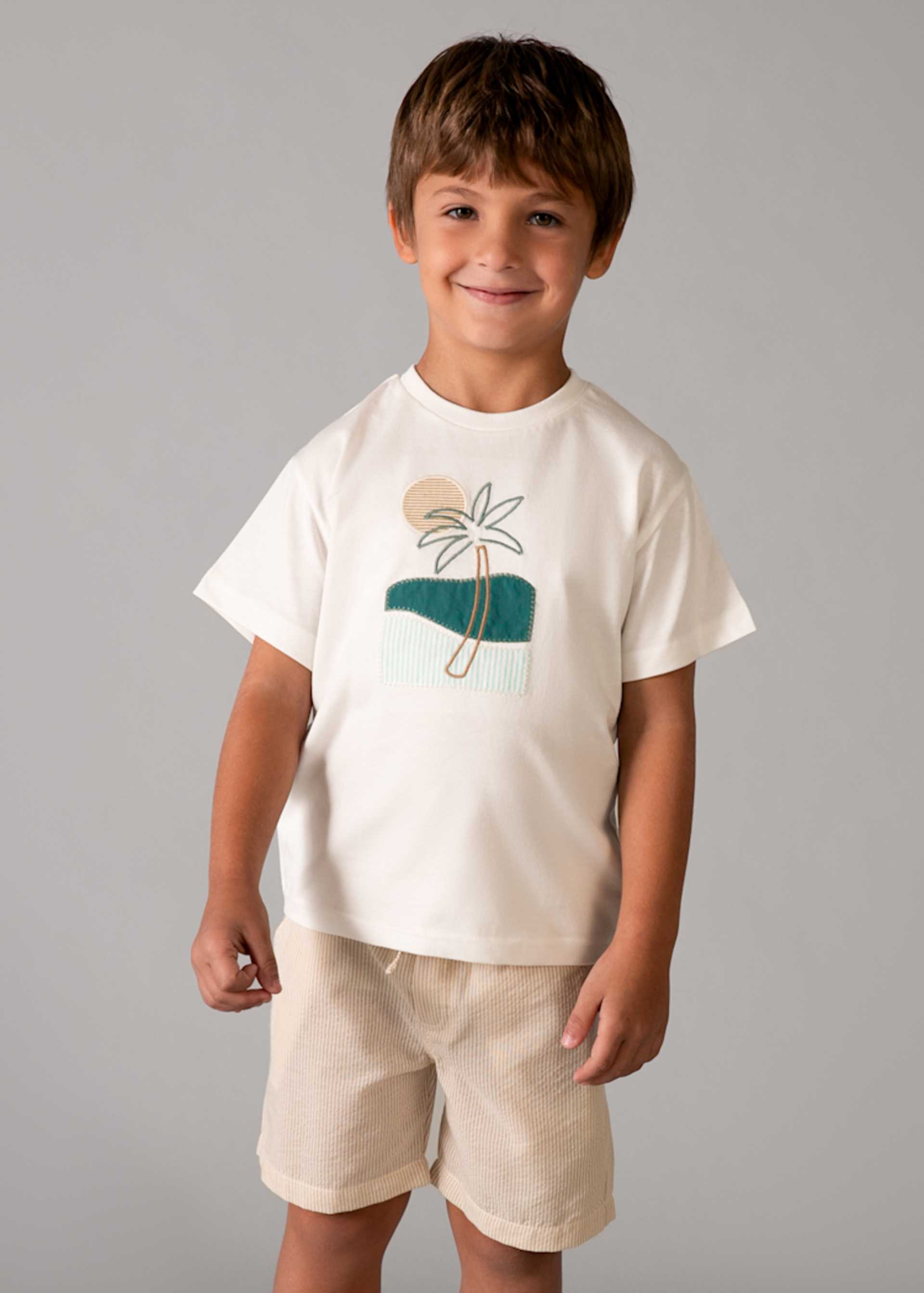 Set cu bermude si tricou cu broderie baiat