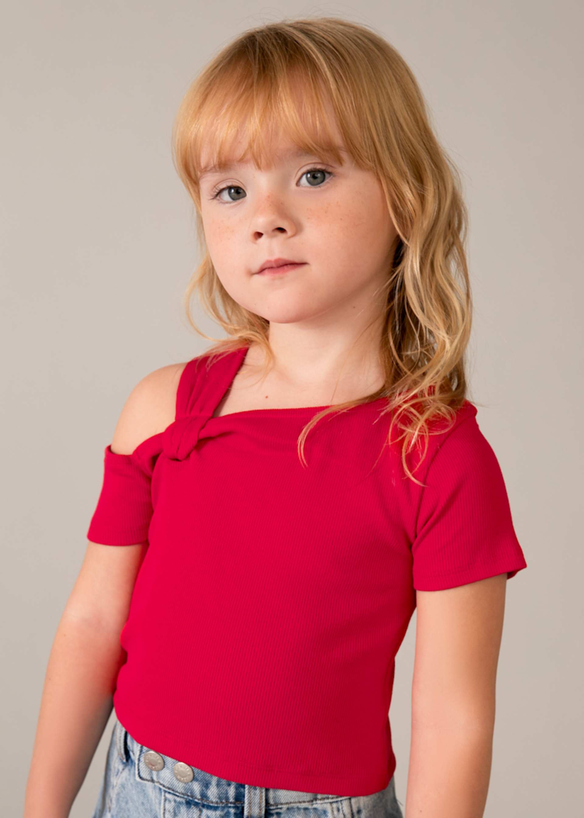 Asymmetric t-shirt girl