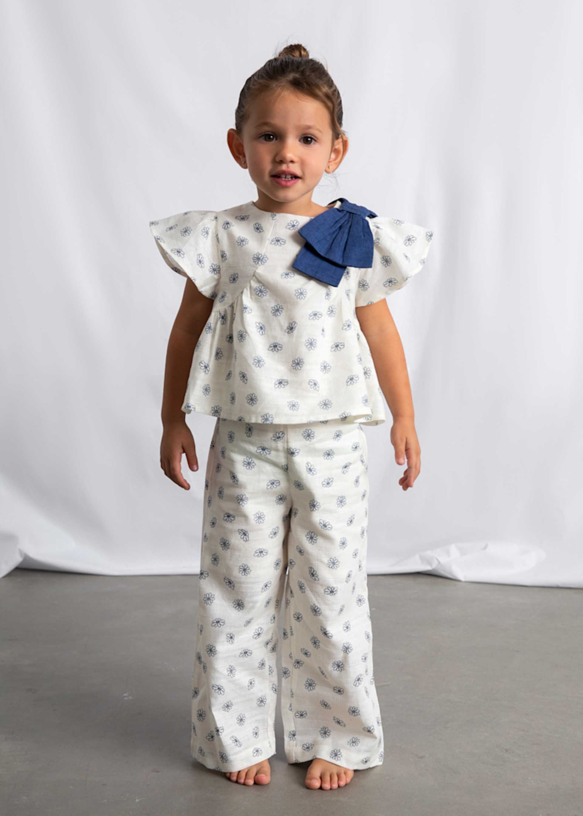 Completo pantalone e top stampato bambina Completo pantalone e top stampato bambina