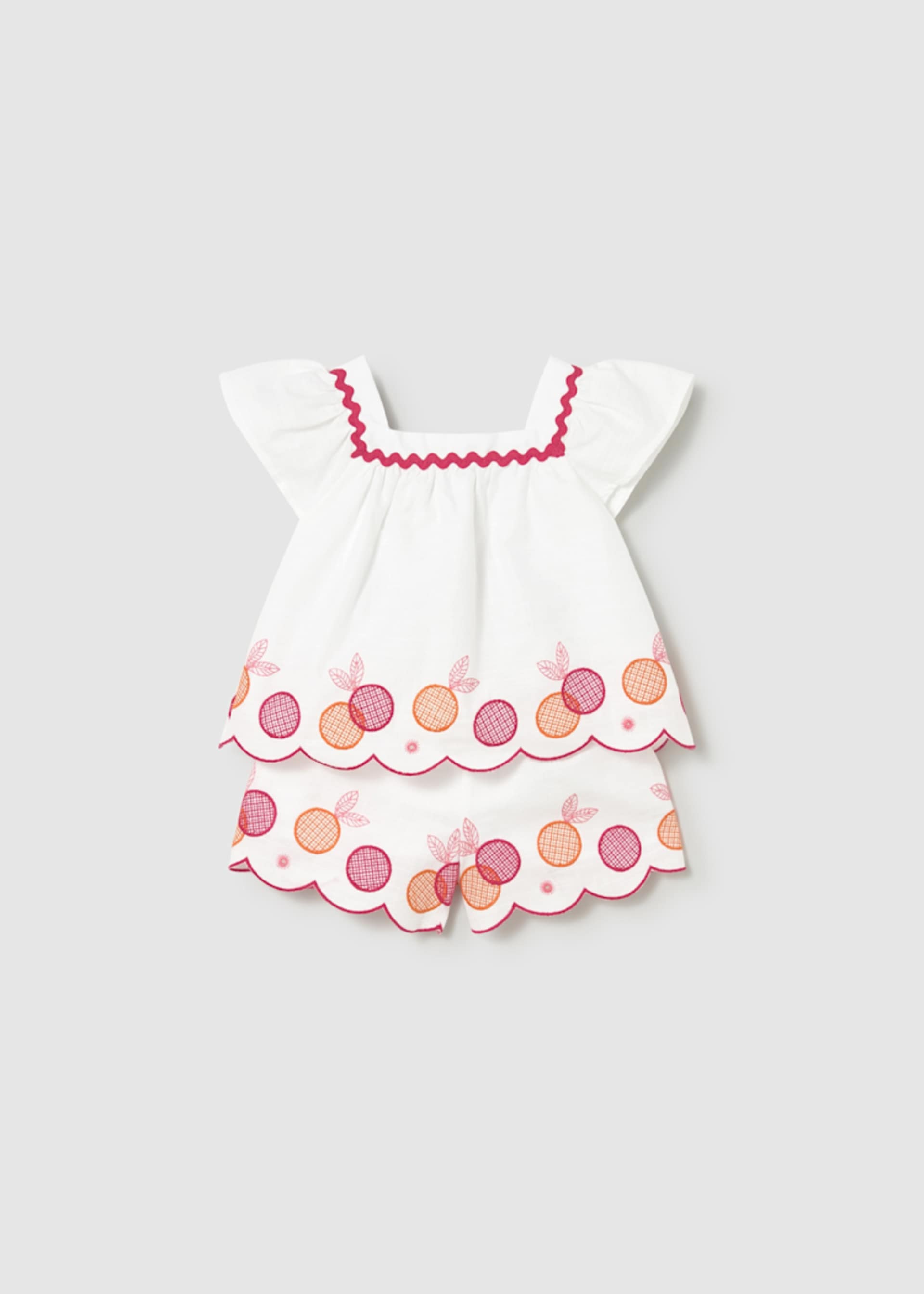 Completo con bermuda e blusa ricamata neonata