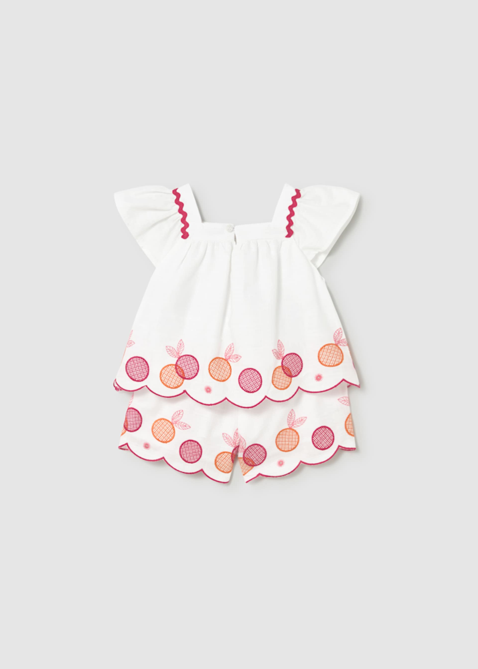 Conjunto bermudas e blusa bordados bebé