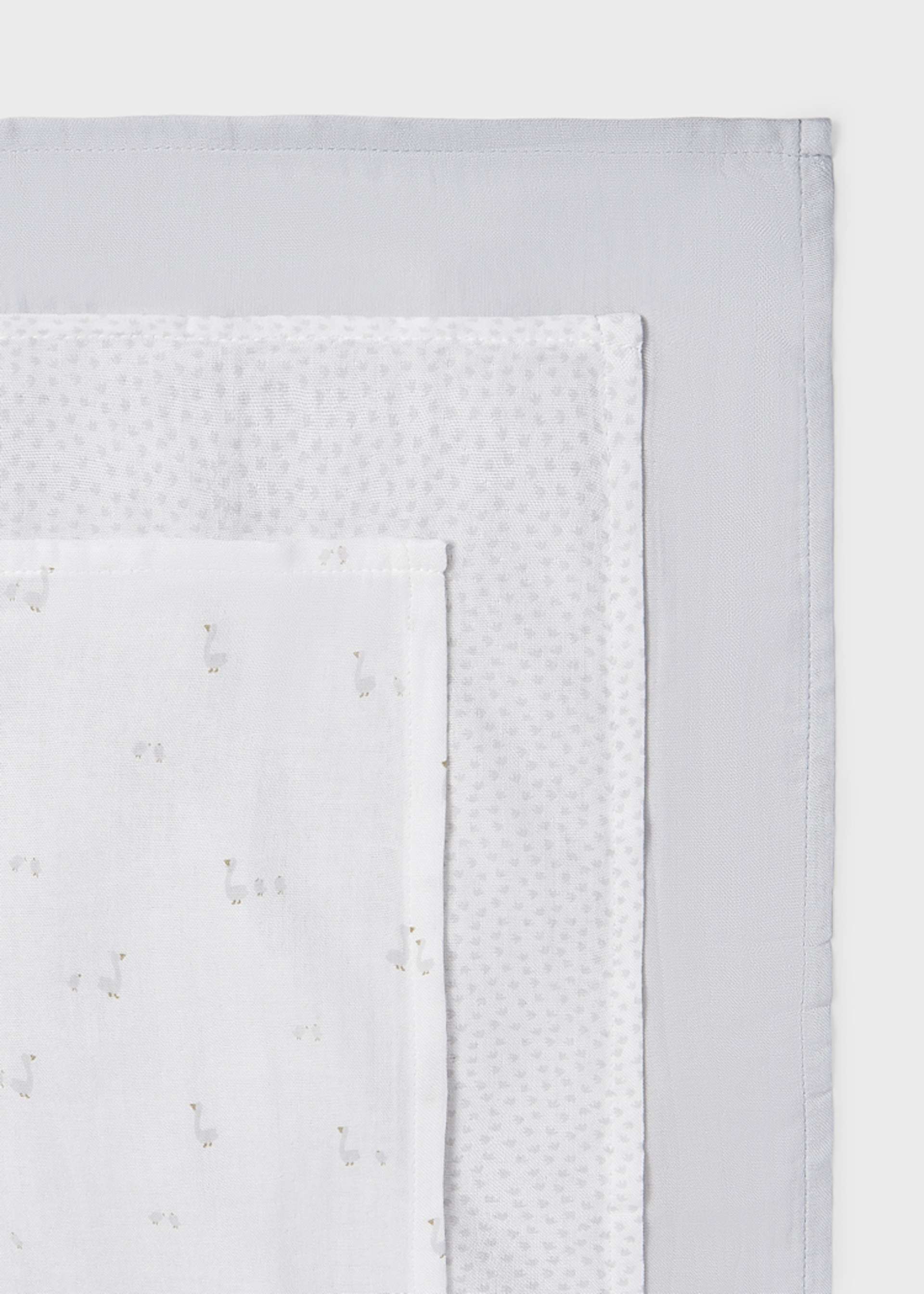 Set of 3 baby gauze pads Set of 3 baby gauze pads