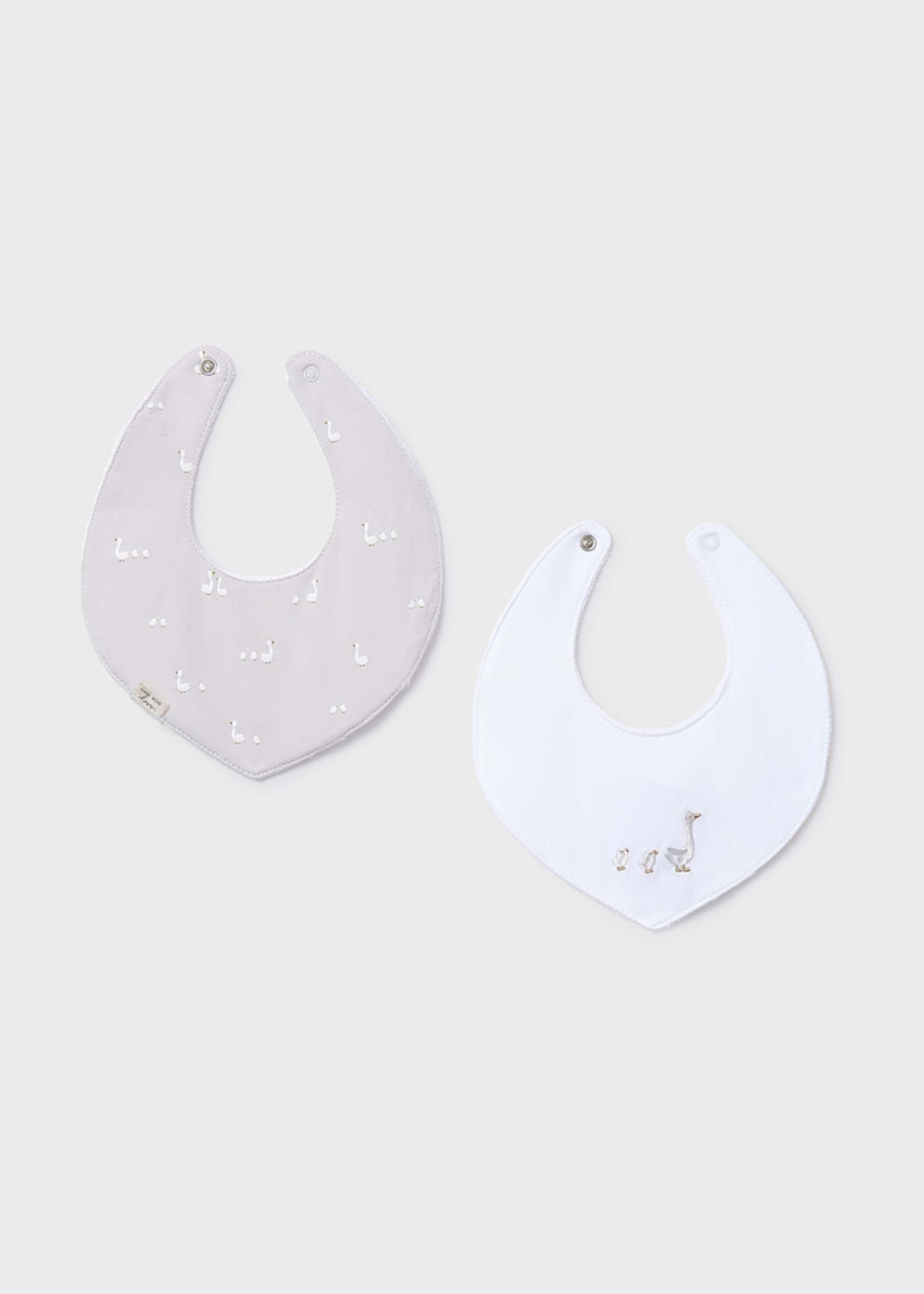 Set of 2 baby bibs Set of 2 baby bibs