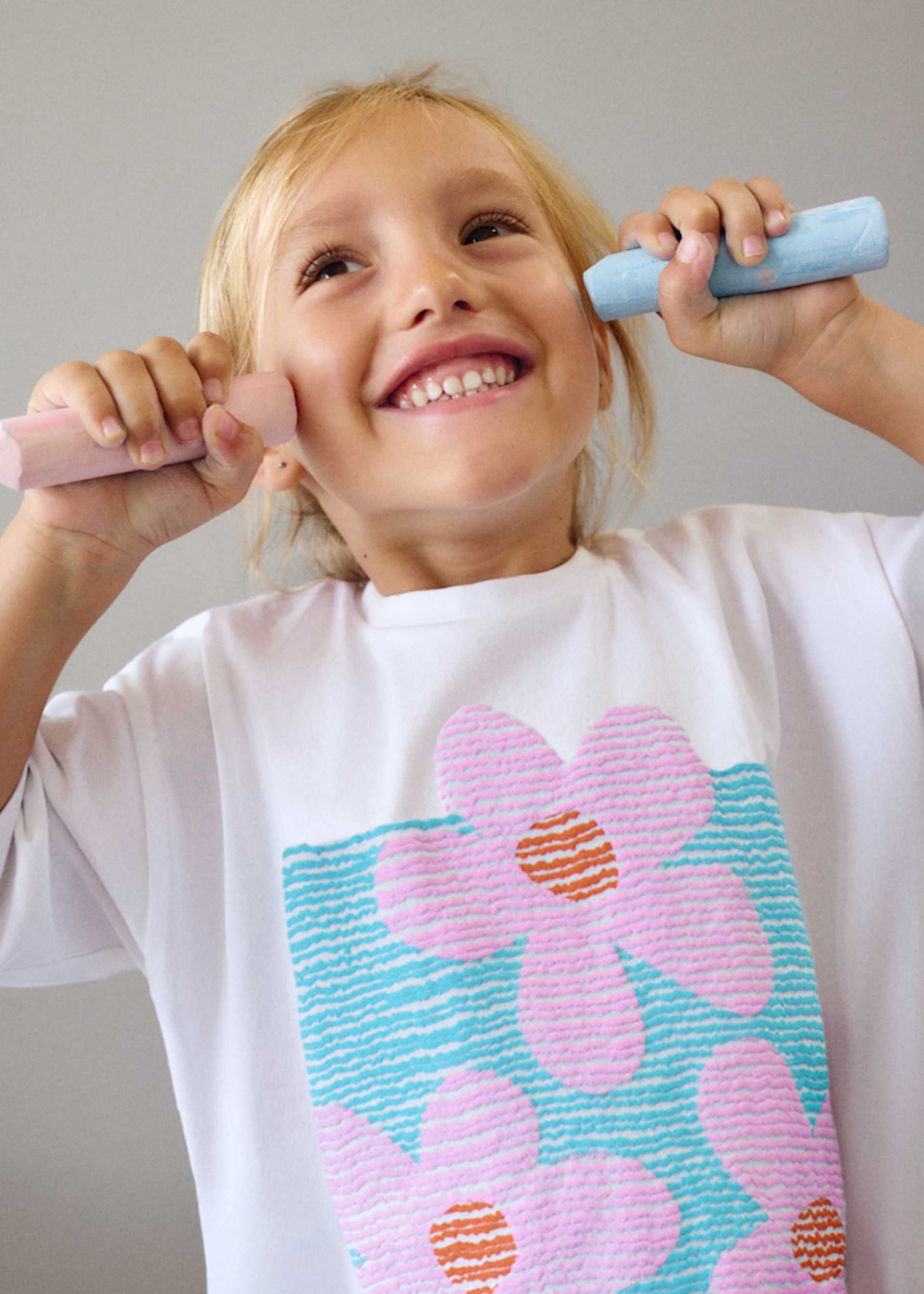 Girl's drop shoulder T-shirt