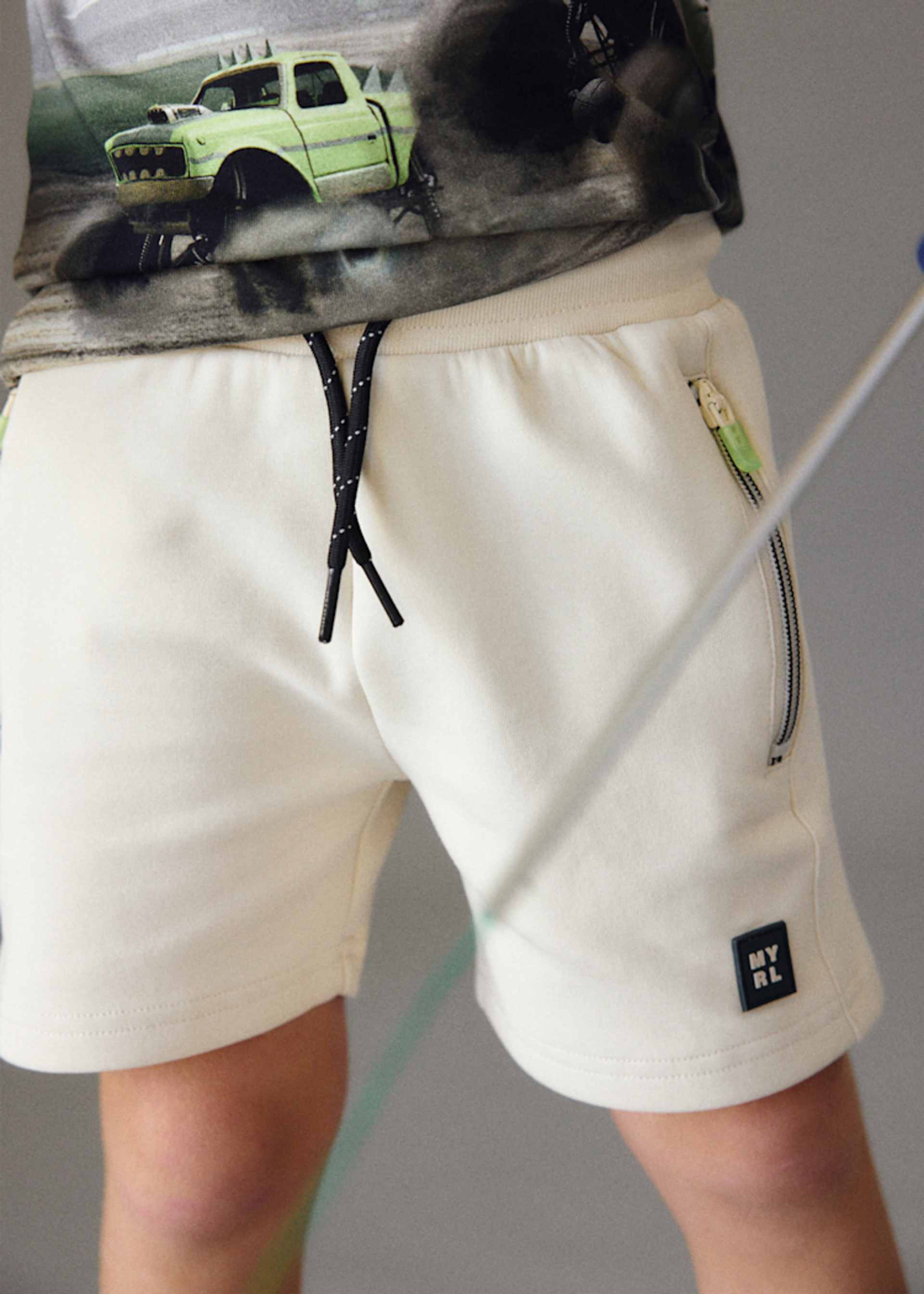 Bermuda shorts boy with zips