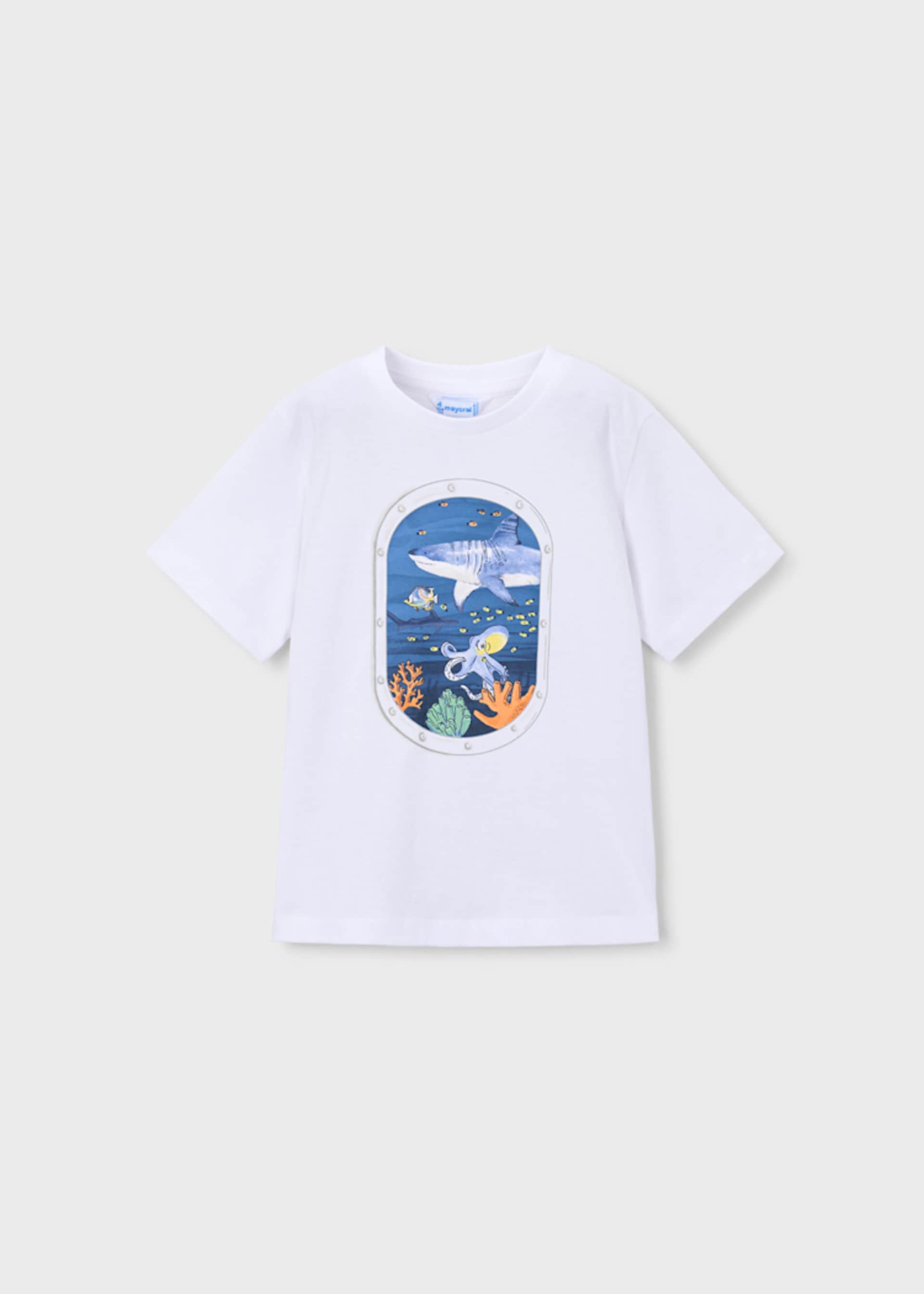 Tricou cu fereastra si fundal marin baiat