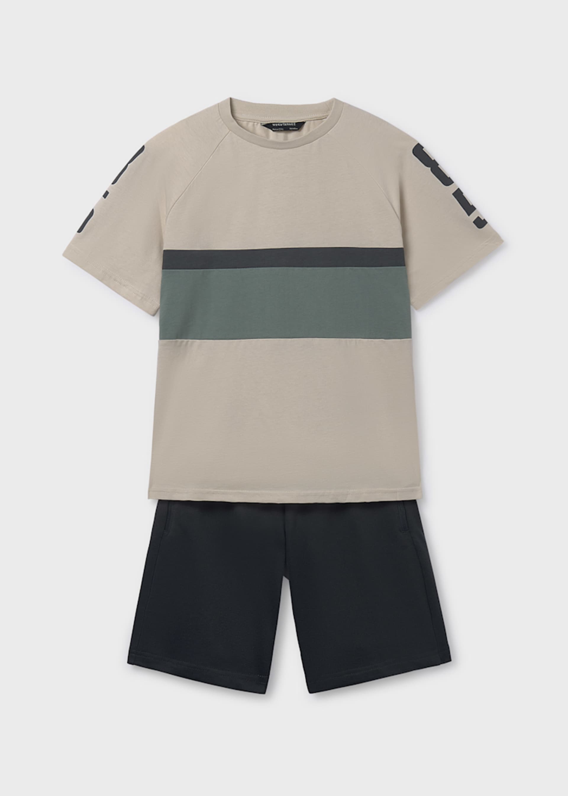 Completo bermuda e maglia blocchi ragazzo