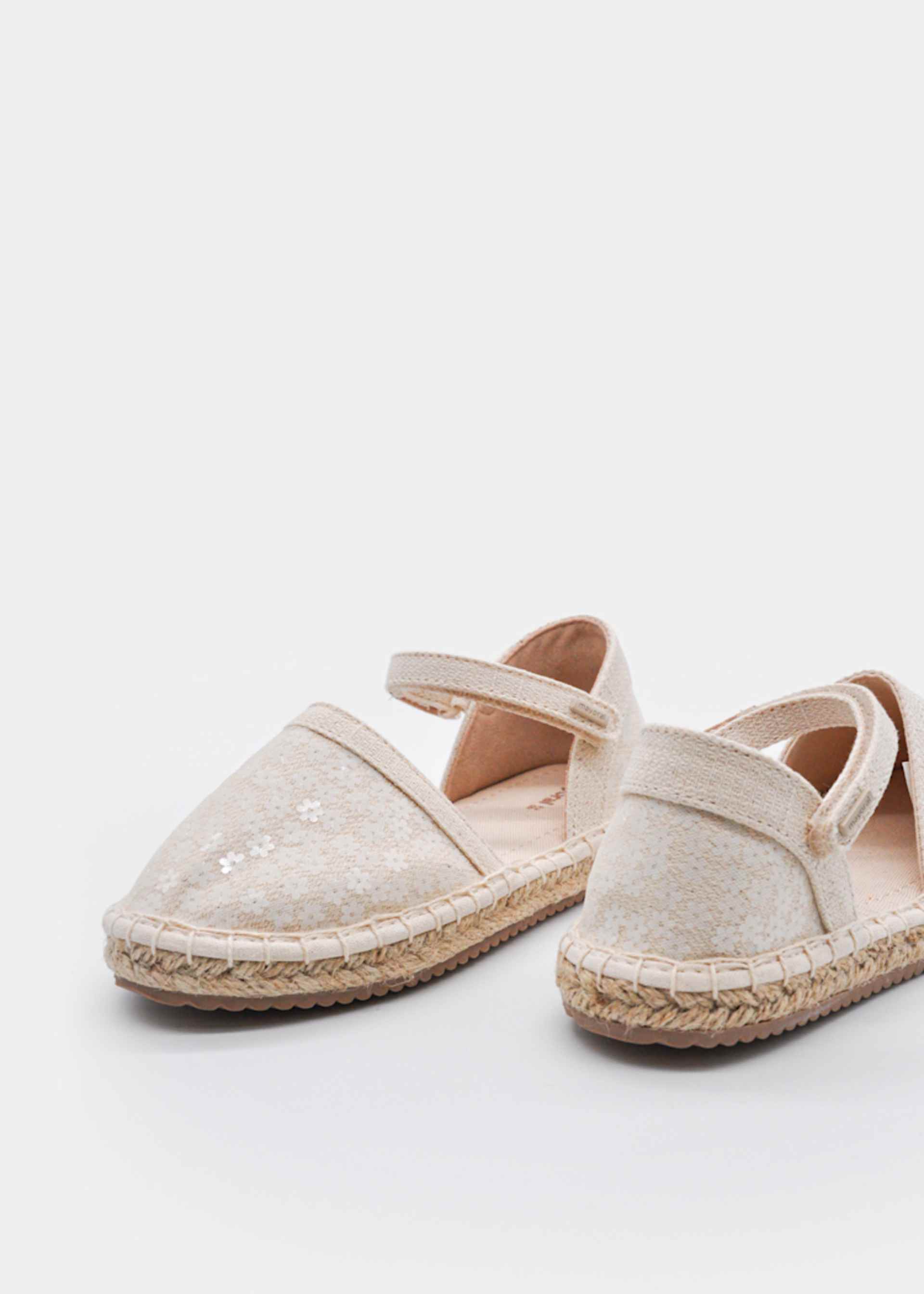 Espadryle z juty z kwiatkami dla dziewczynki