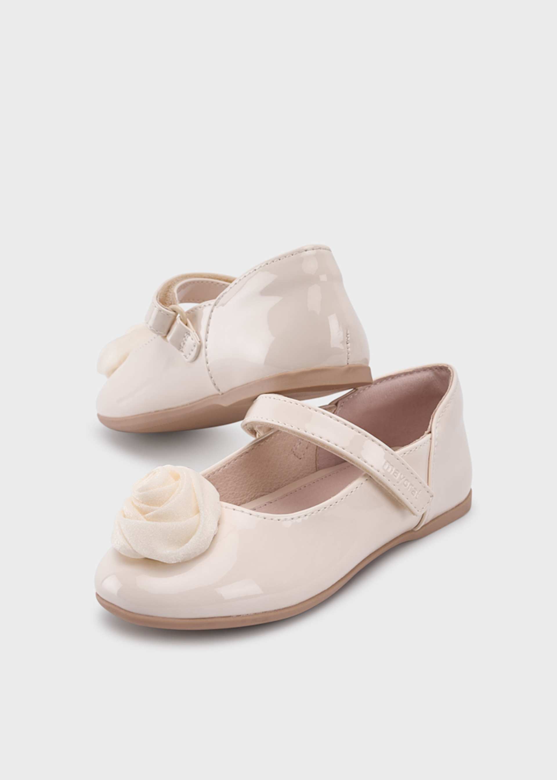 Ballerines en cuir verni fleur fille