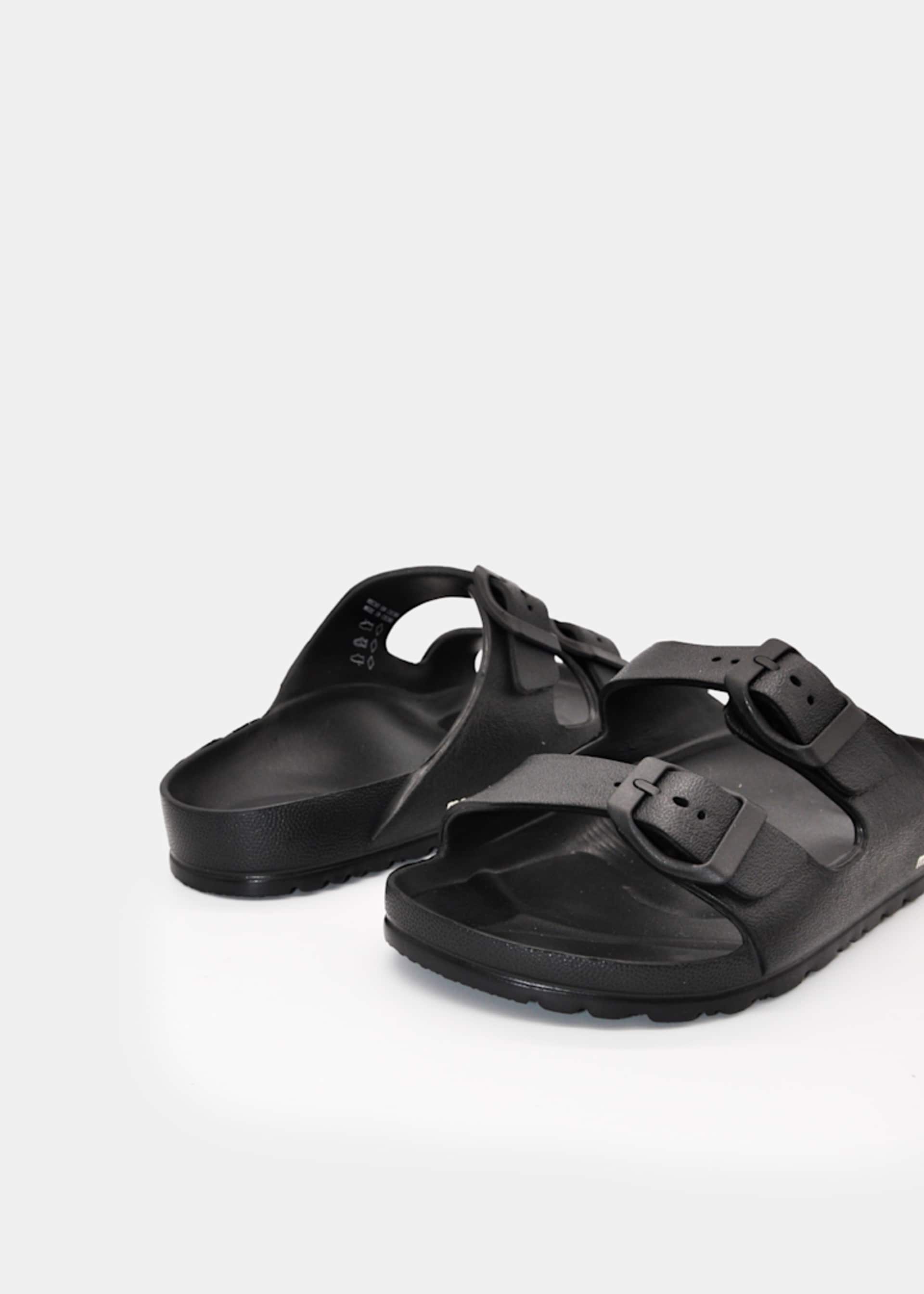 Boys' buckle sandals