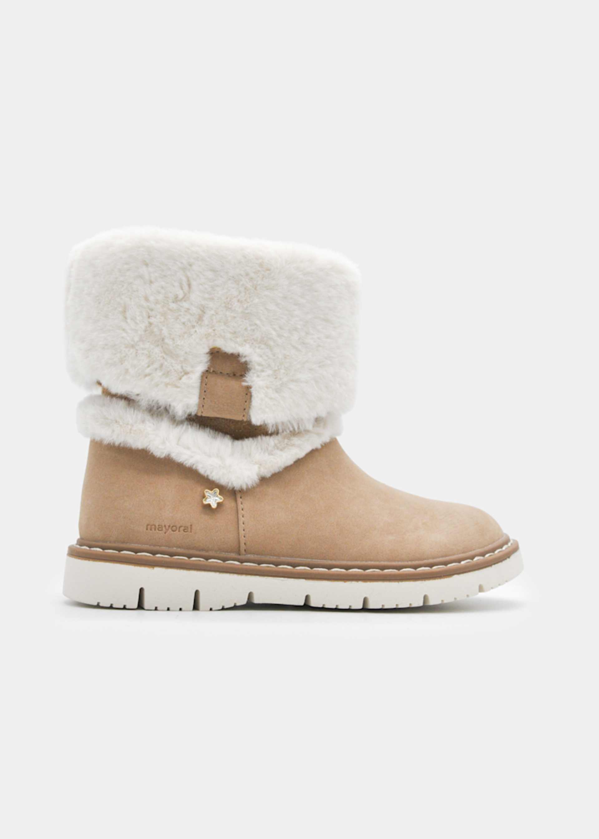 Girl fur boots