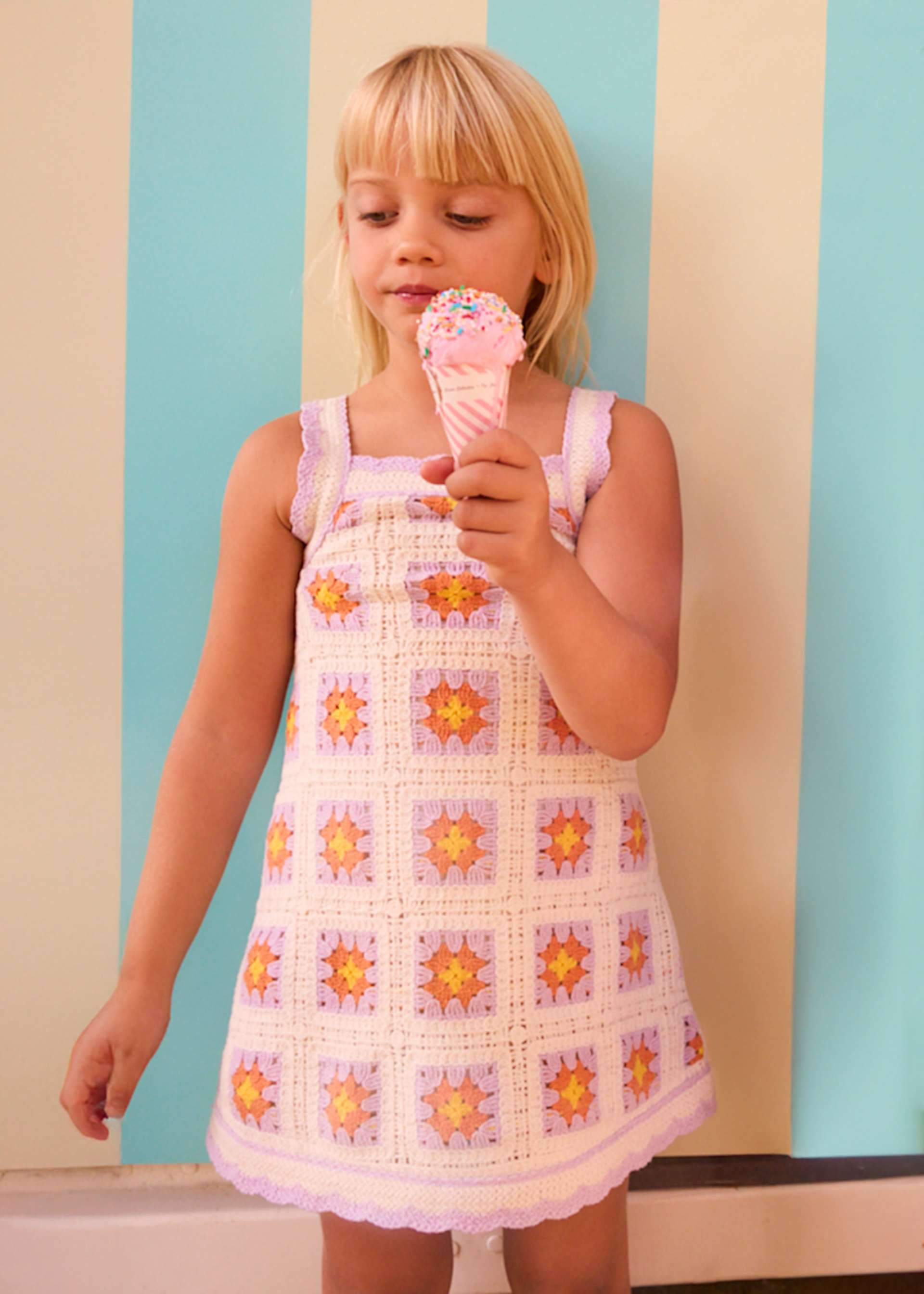 Vestito ricamato bambina