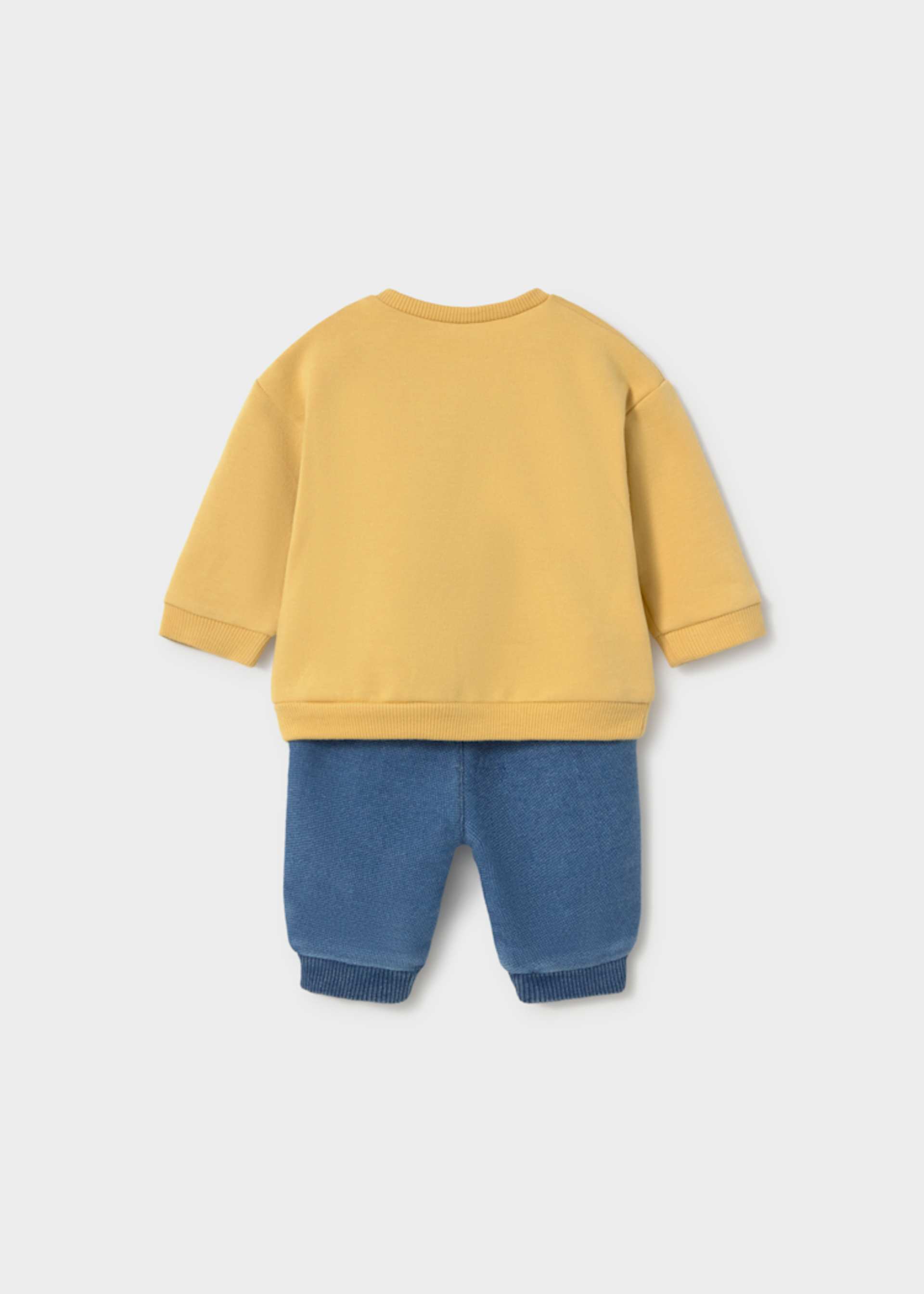 Newborn trousers and jumper set