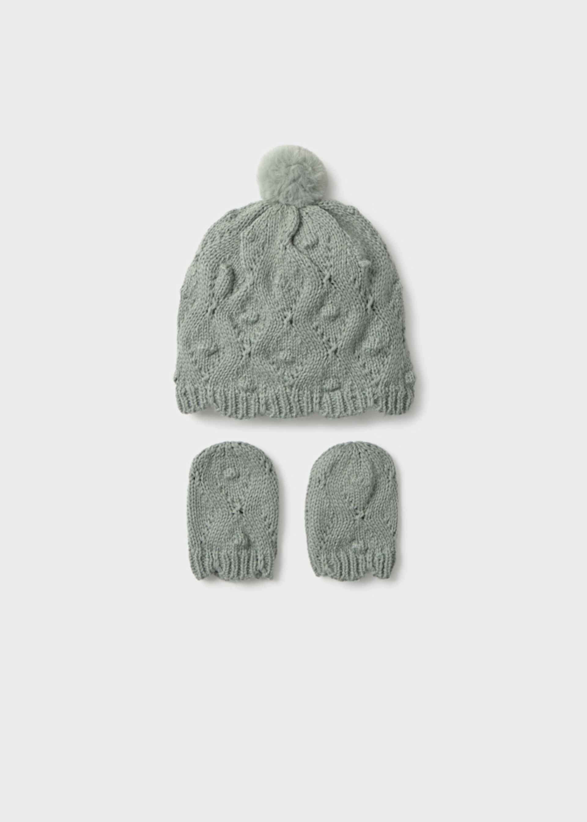 Newborn girl hat and mittens set