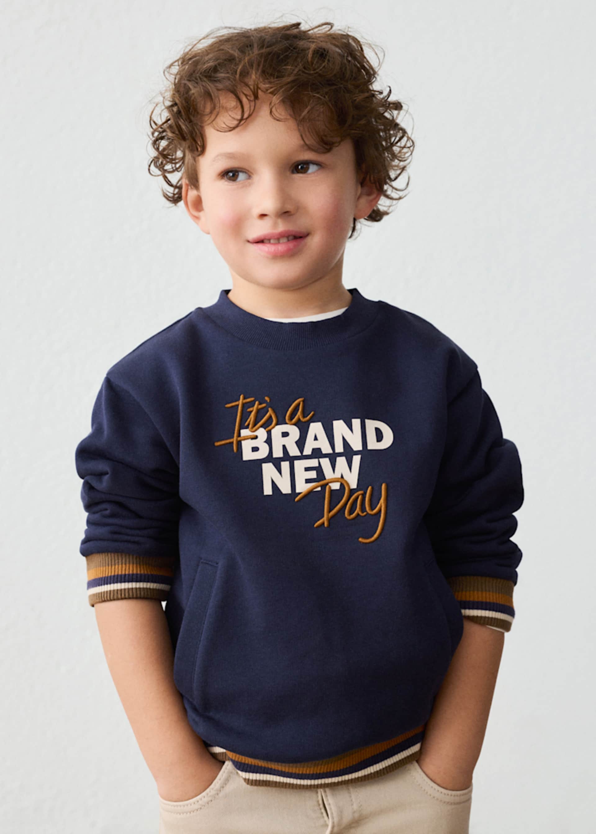 Sudadera bordada niño