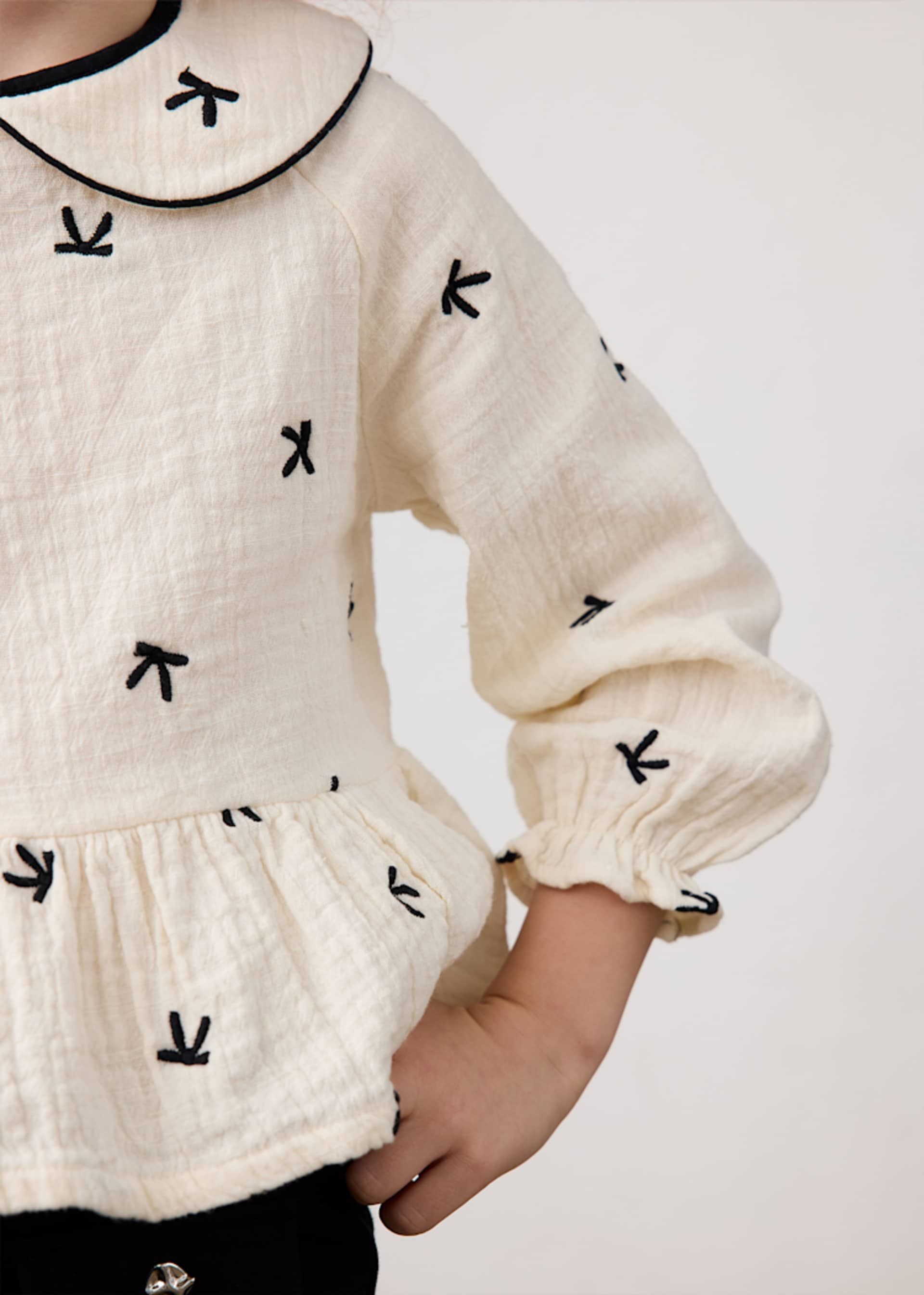 Girl embroidered bows blouse