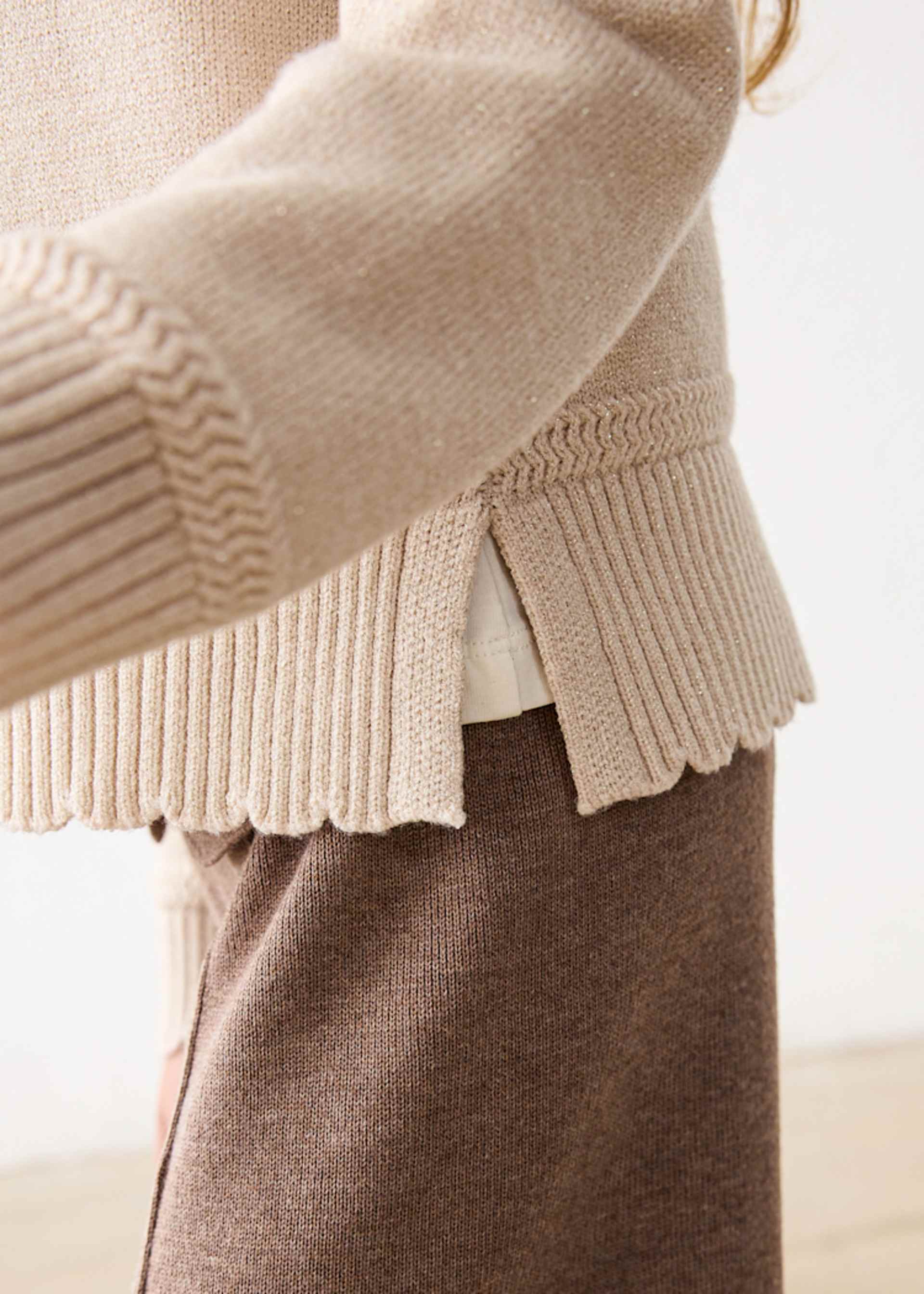 Girl's knitted jumper