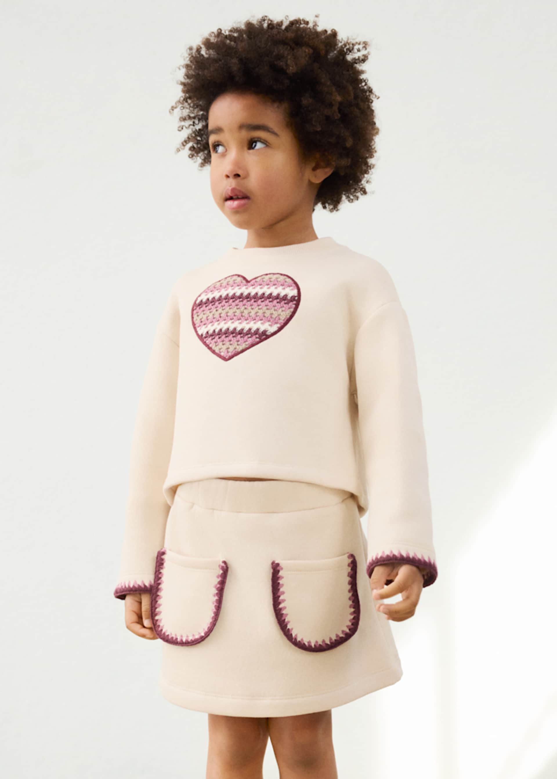 Conjunto falda y sudadera corazón niña