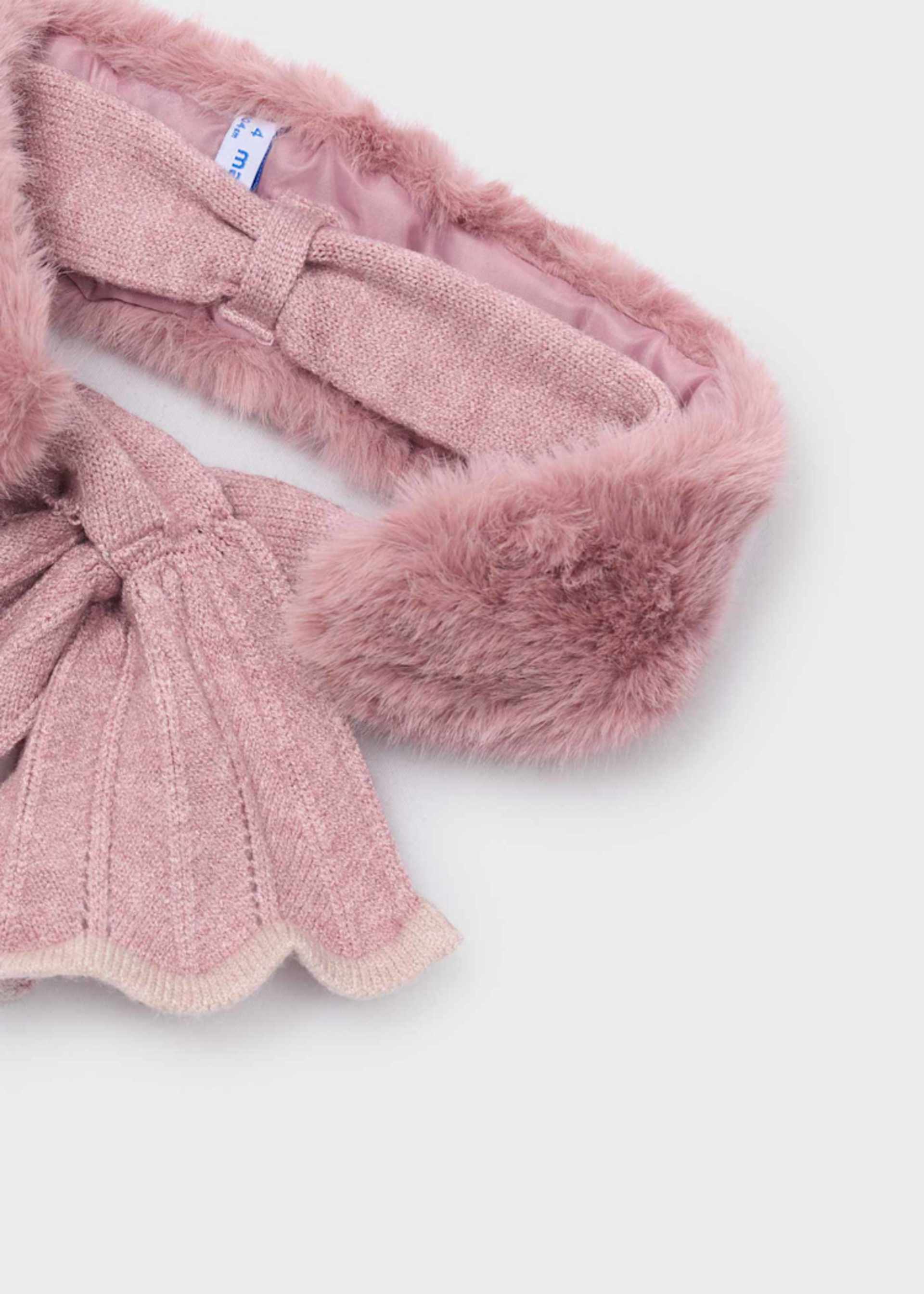 Girls' knitted scarf Girls' knitted scarf