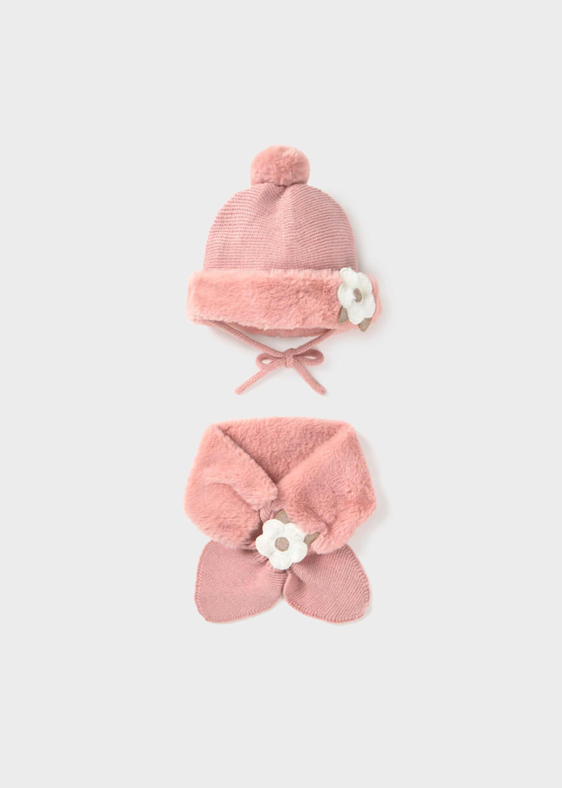 Baby hat and closed scarf set